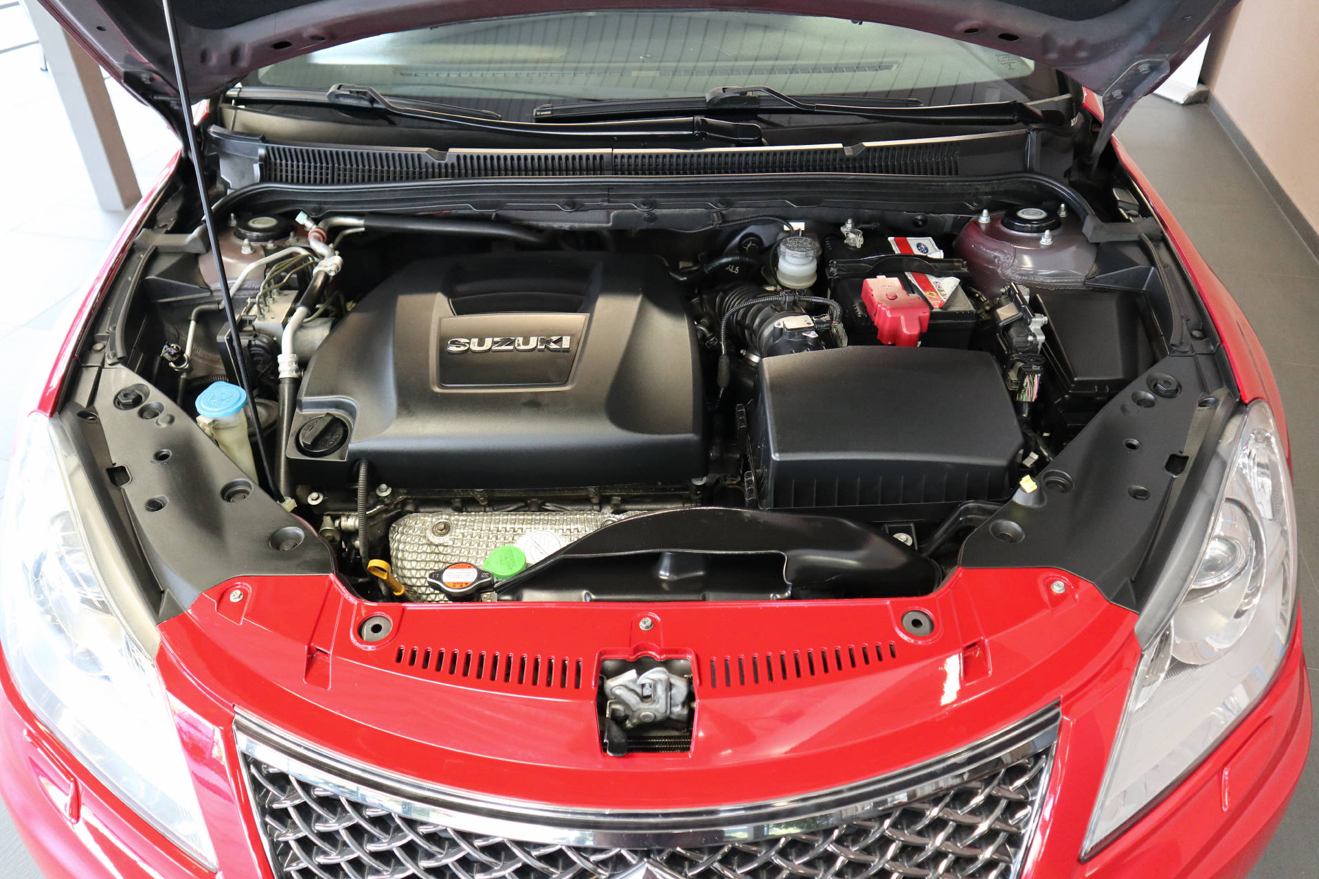 SUZUKI Kizashi 2.4 VVT Sport Indigo CVT 4x4-image-15