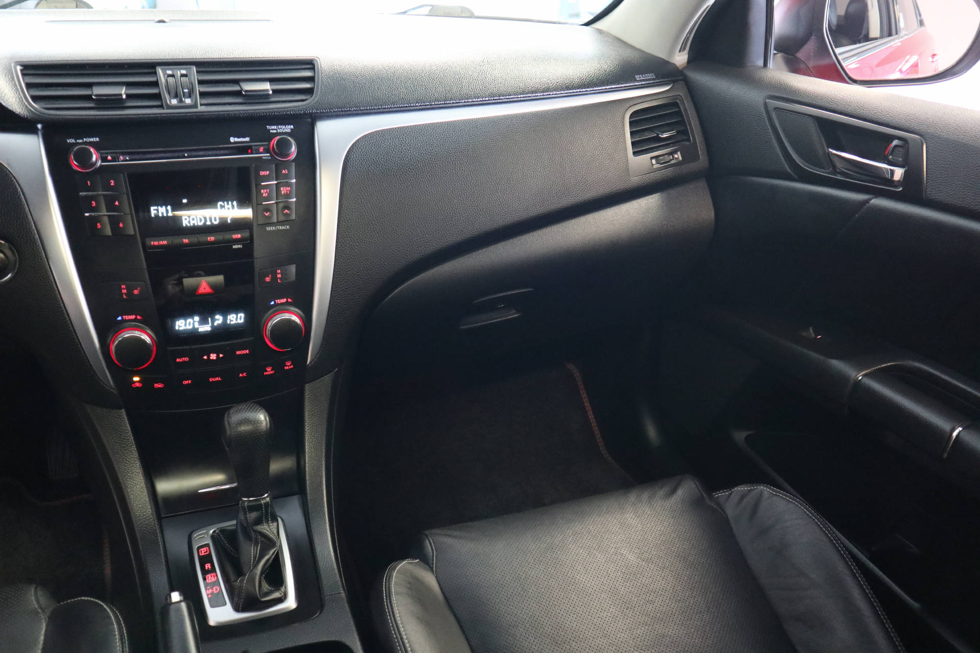SUZUKI Kizashi 2.4 VVT Sport Indigo CVT 4x4-image-13
