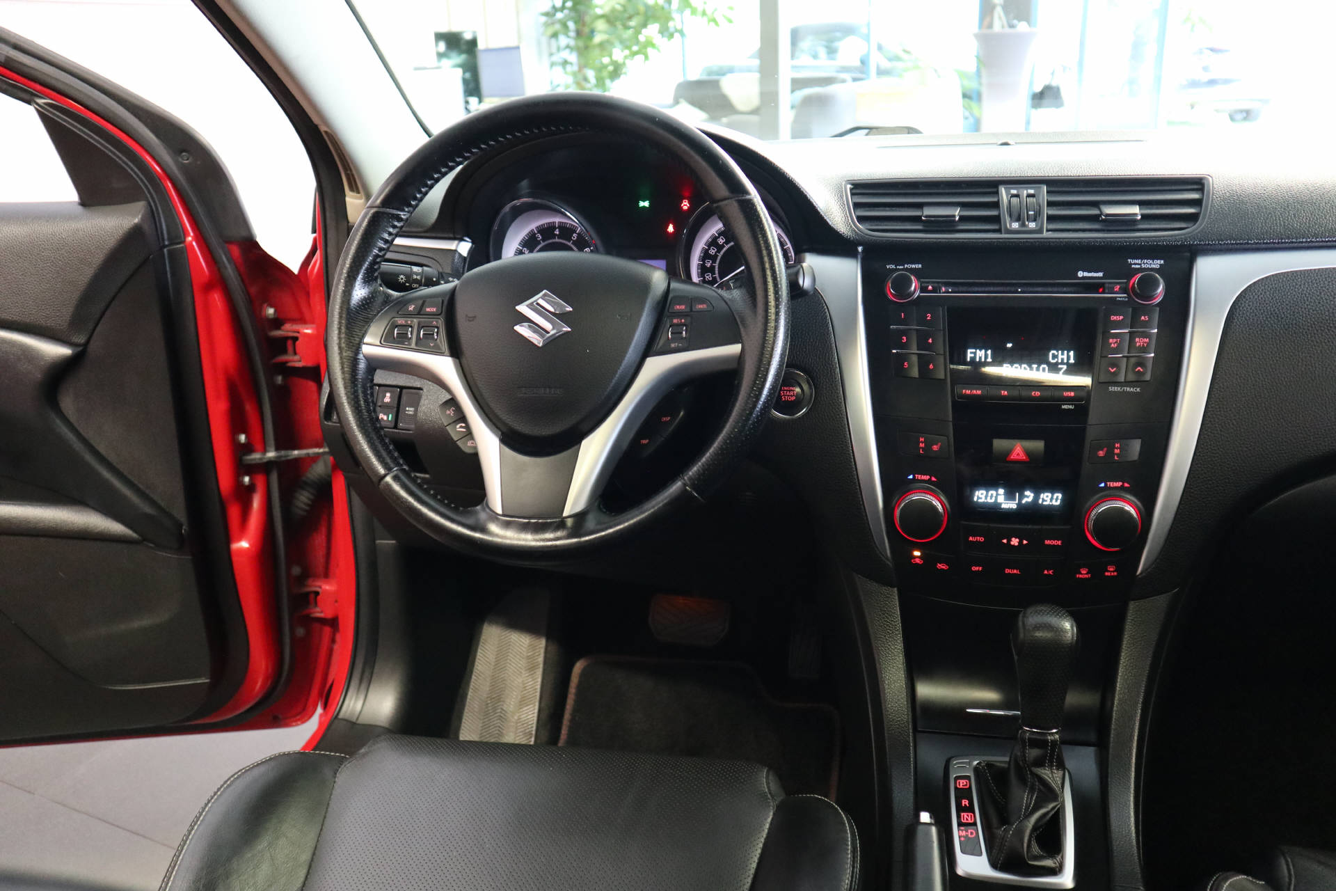 SUZUKI Kizashi 2.4 VVT Sport Indigo CVT 4x4-image-11