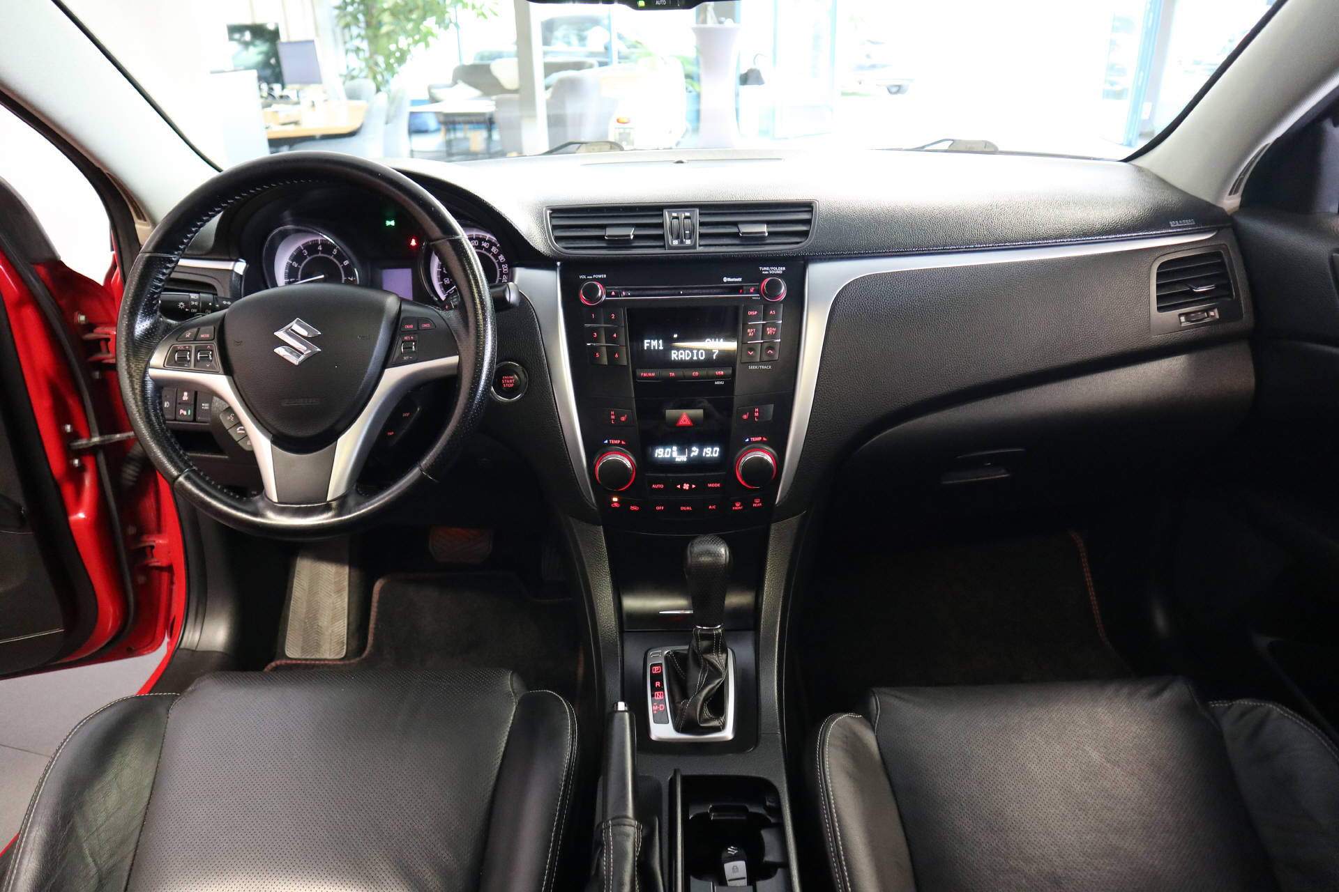 SUZUKI Kizashi 2.4 VVT Sport Indigo CVT 4x4-image-12