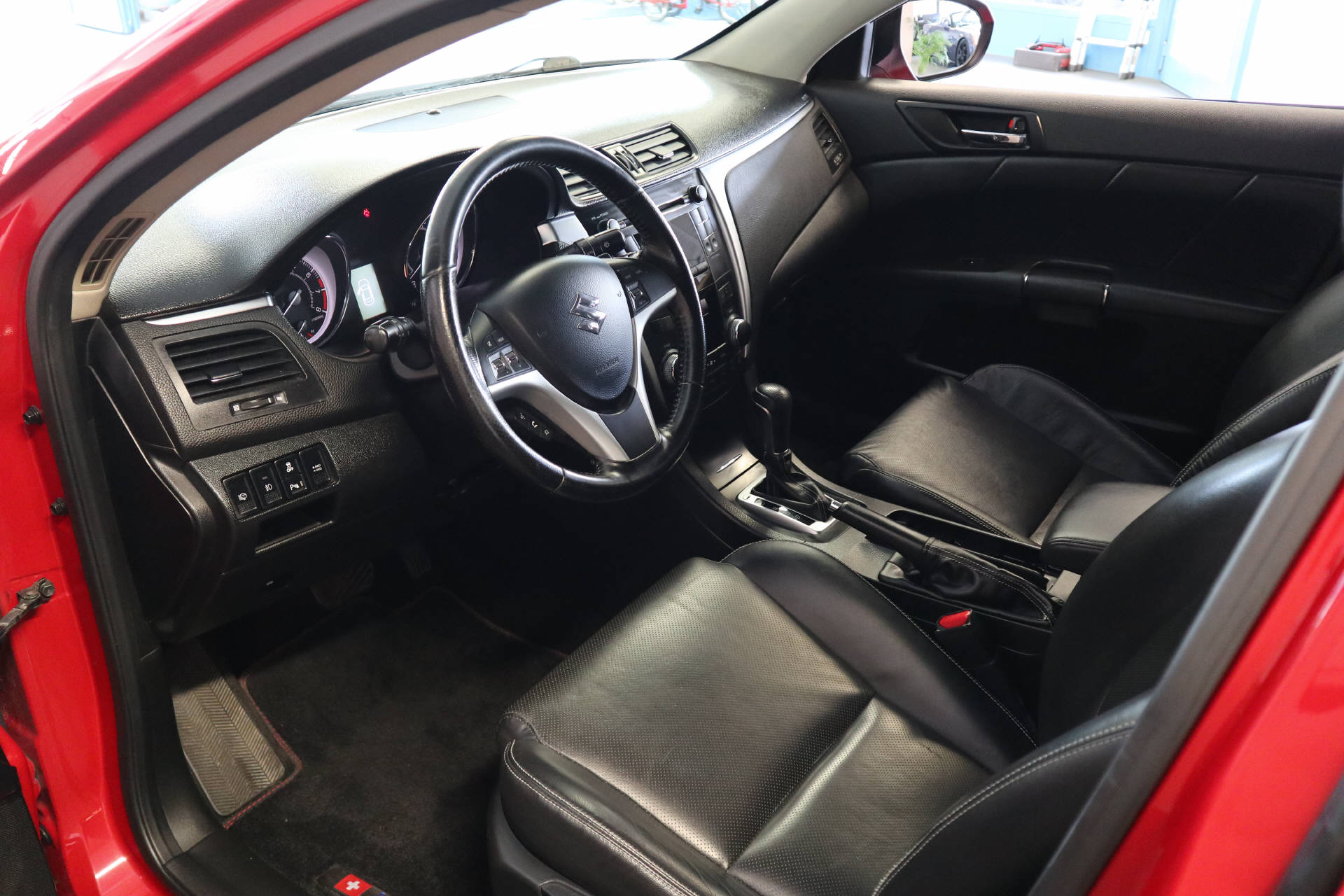 SUZUKI Kizashi 2.4 VVT Sport Indigo CVT 4x4-image-10