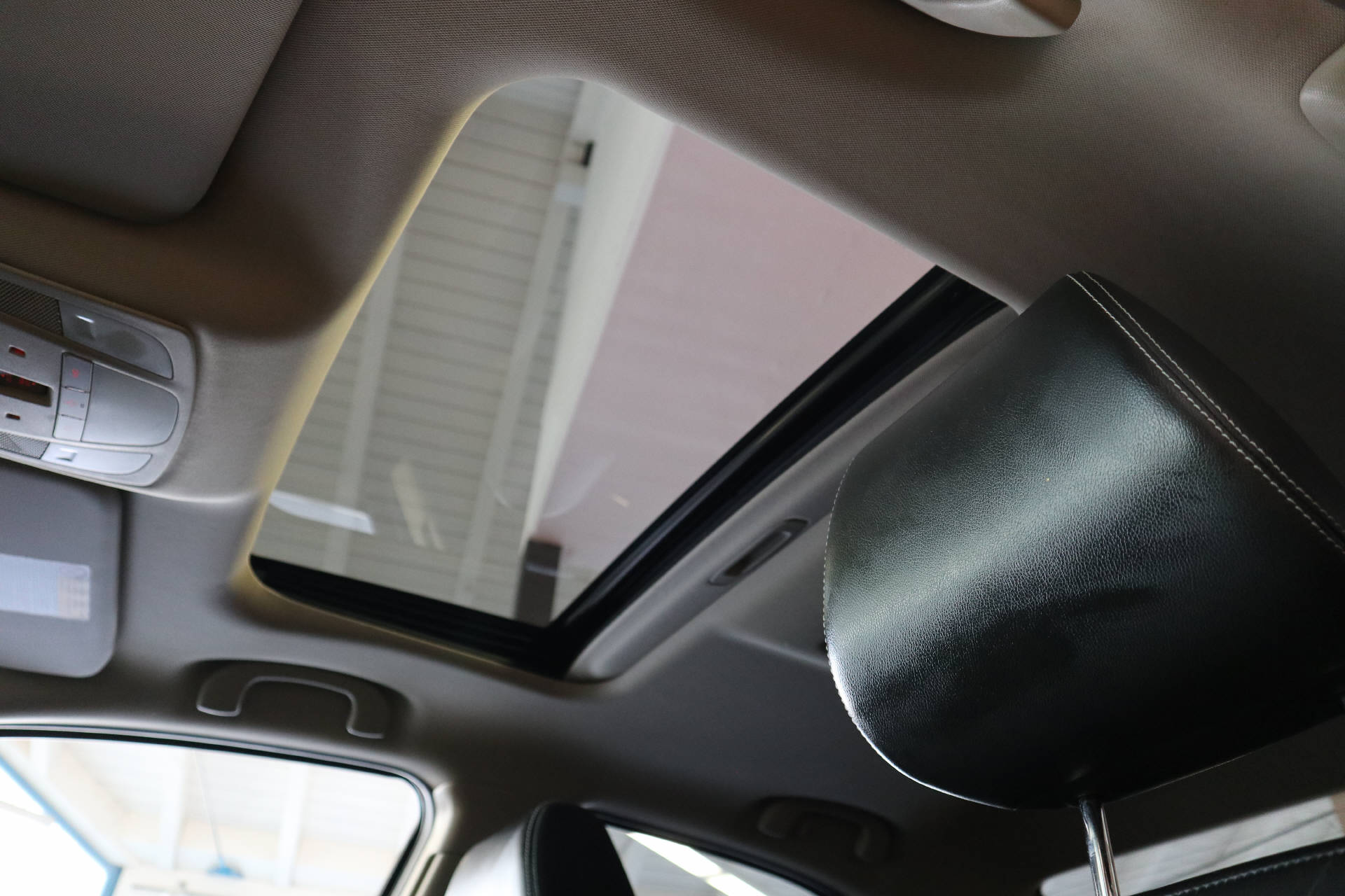 SUZUKI Kizashi 2.4 VVT Sport Indigo CVT 4x4-image-14