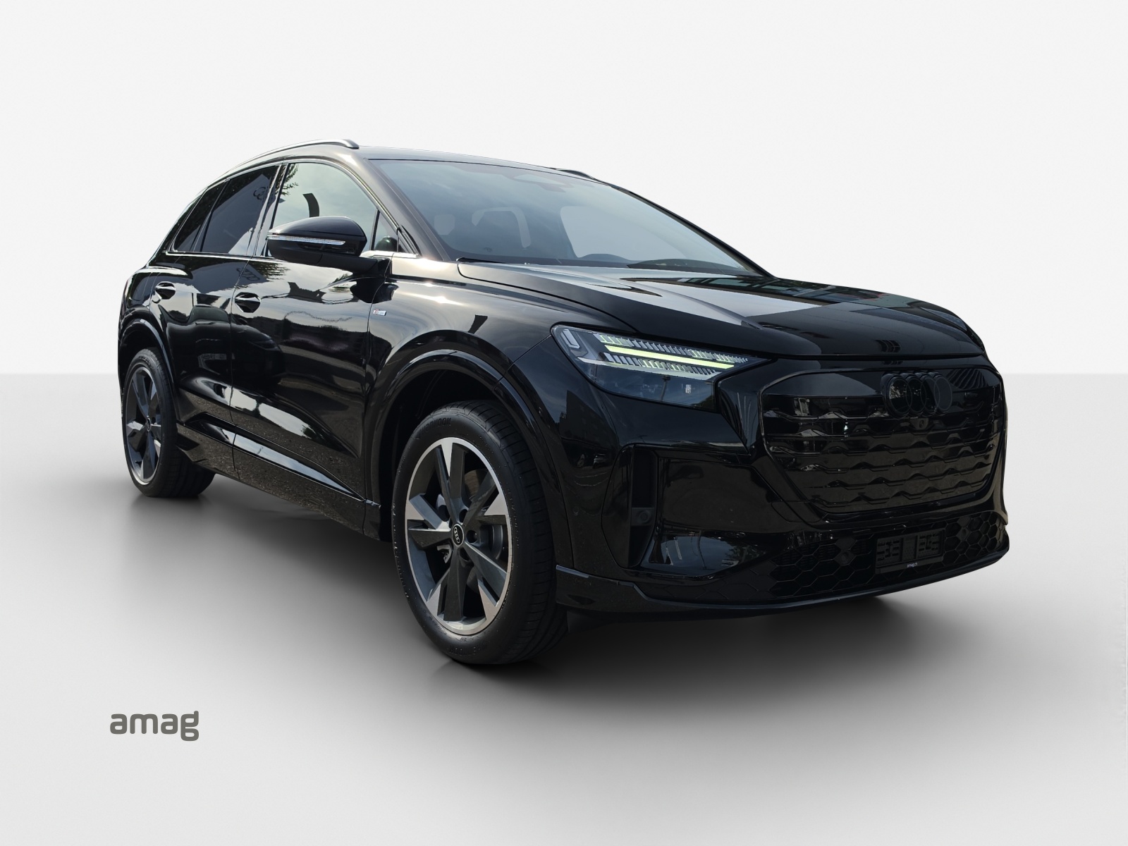 AUDI Q4 e-tron SUV quattro performance Swiss Ski-image-5
