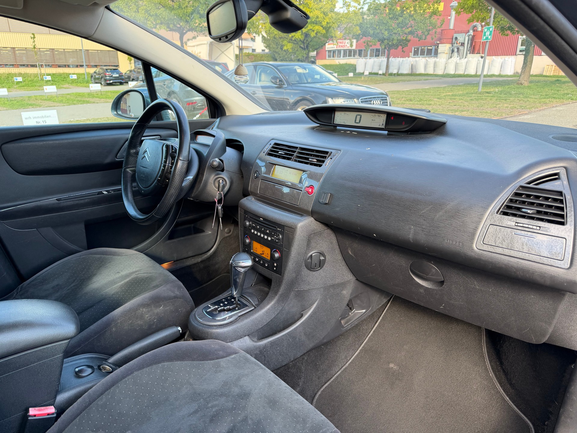 CITROEN C4 Berline 2.0i 16V VTR Automatic-image-11