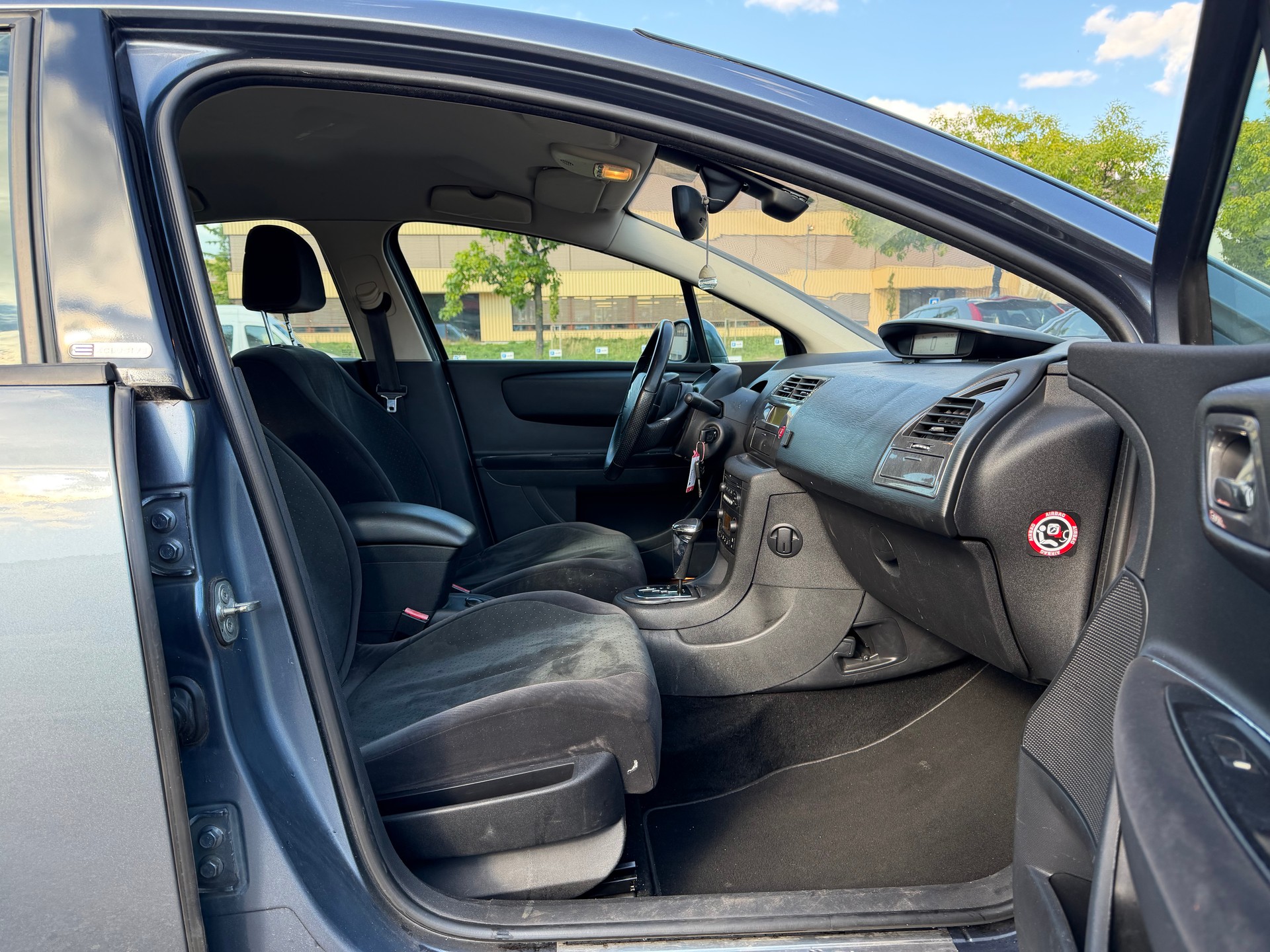 CITROEN C4 Berline 2.0i 16V VTR Automatic-image-12