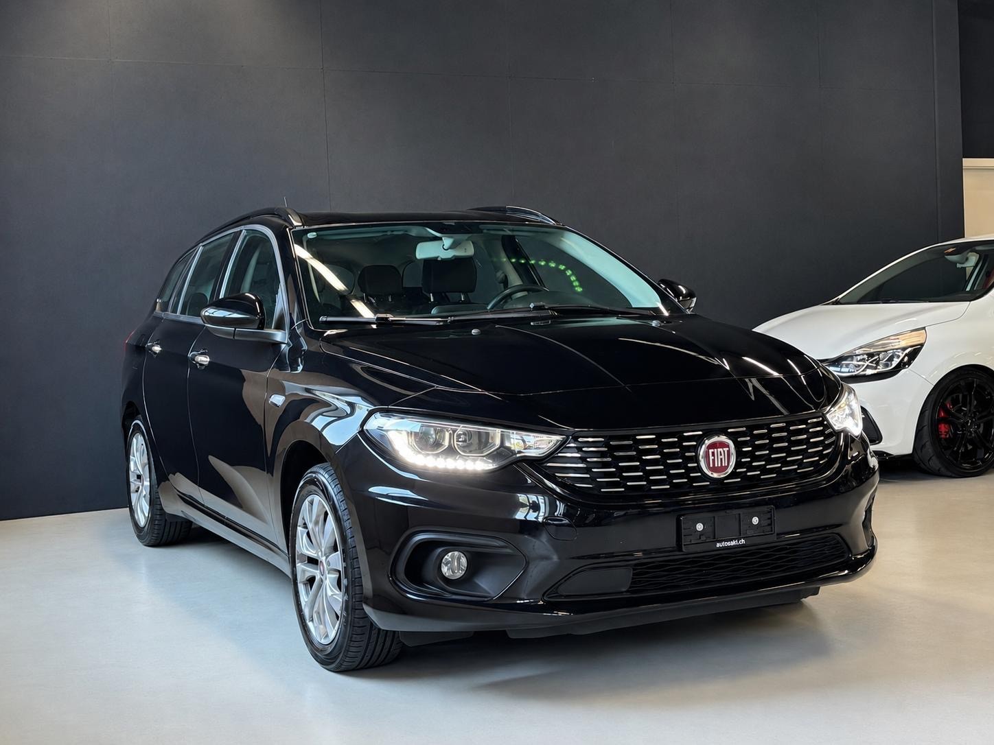 FIAT Tipo 1.6MJ Station Wagon Lounge DCT-image-0
