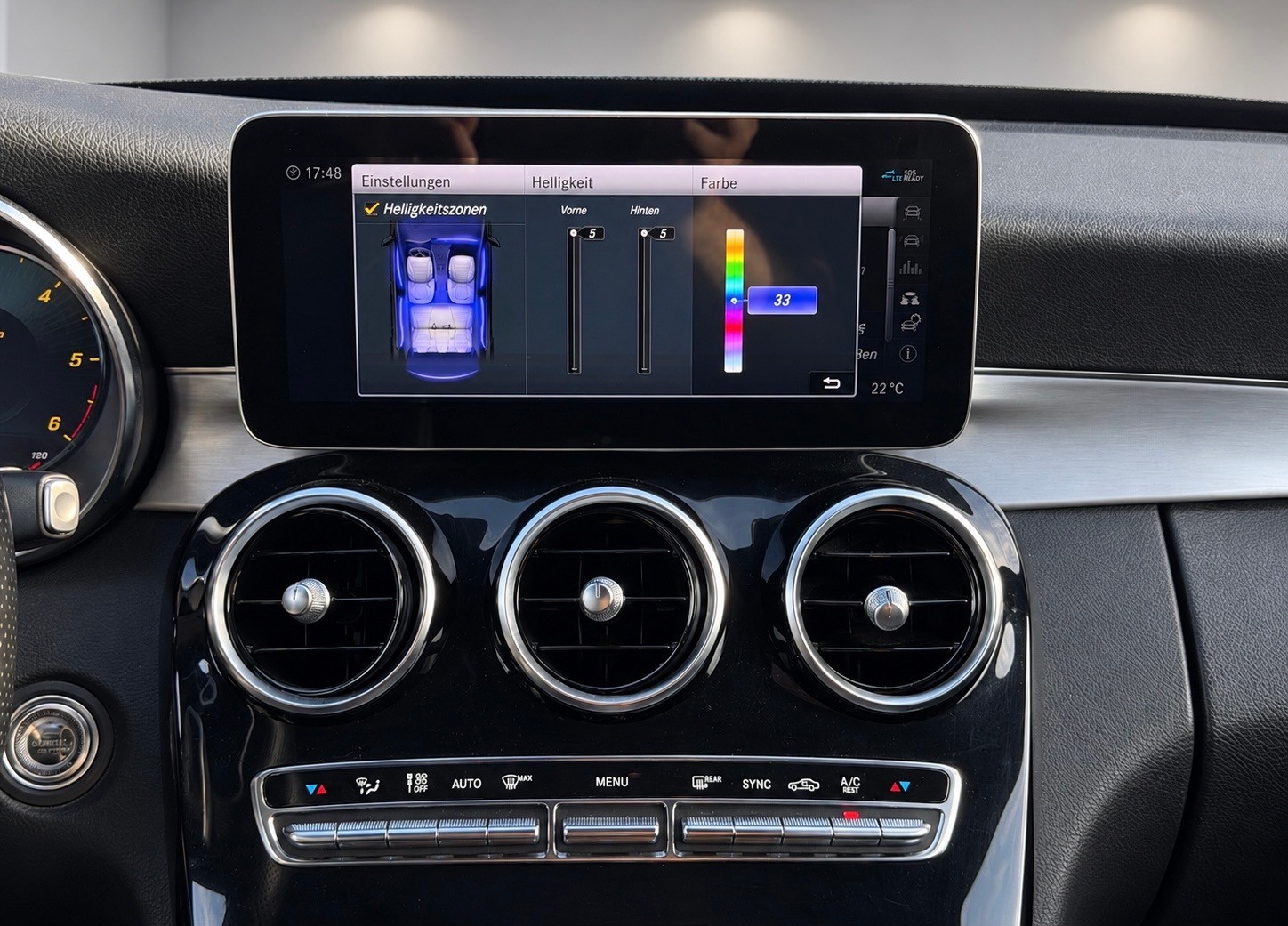 MERCEDES-BENZ C 220 d AMG Line 4Matic 9G-Tronic-image-11