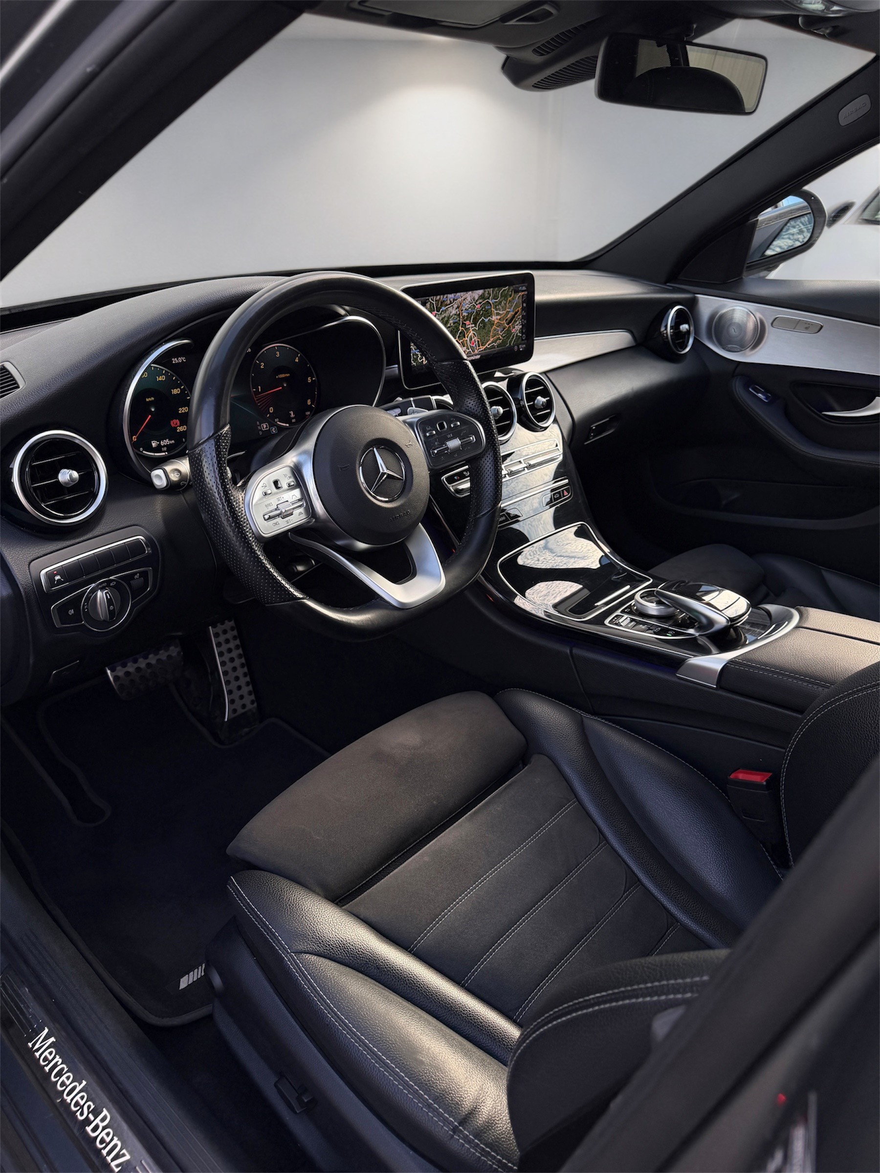 MERCEDES-BENZ C 220 d AMG Line 4Matic 9G-Tronic-image-9