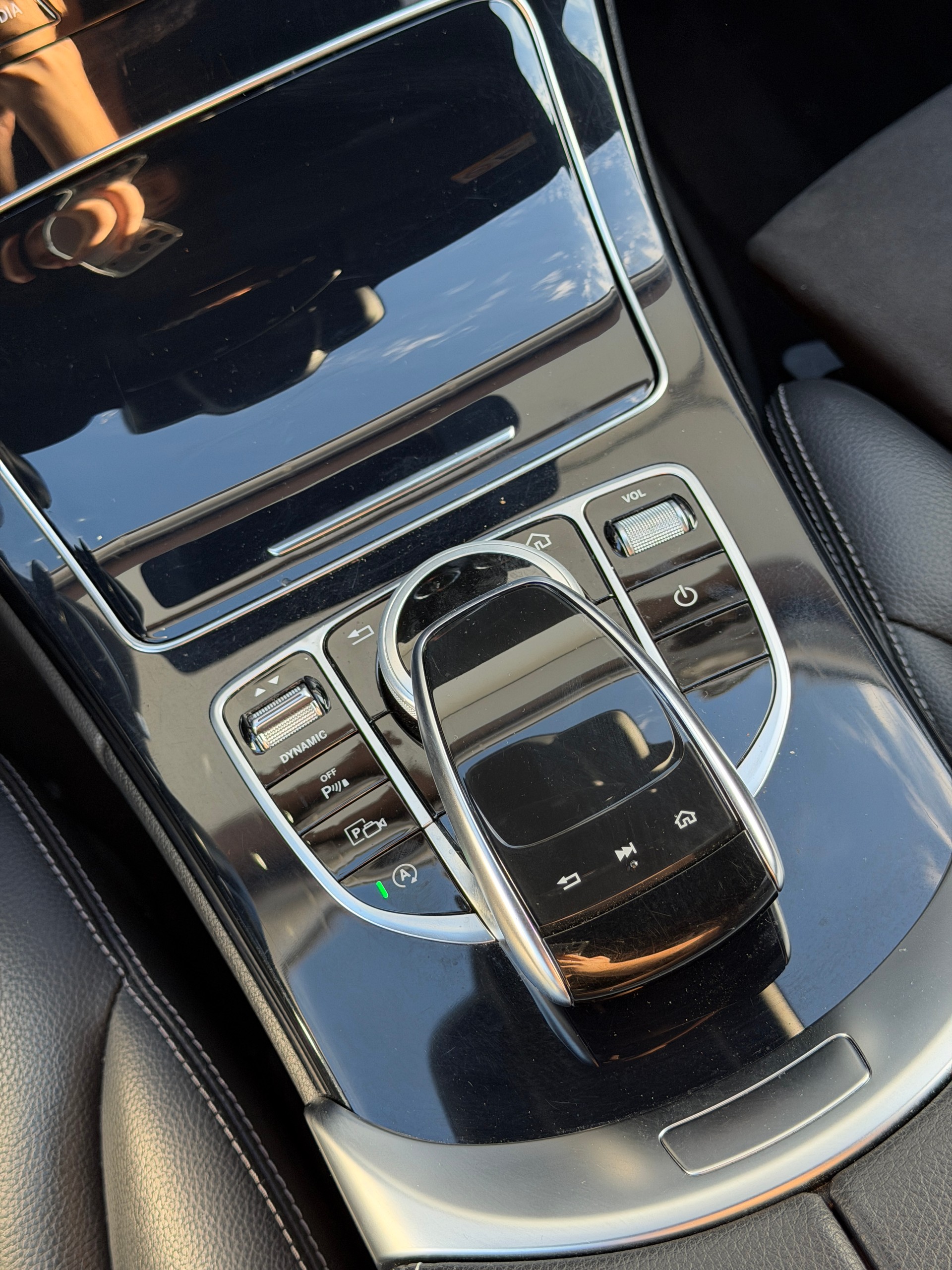 MERCEDES-BENZ C 220 d AMG Line 4Matic 9G-Tronic-image-14