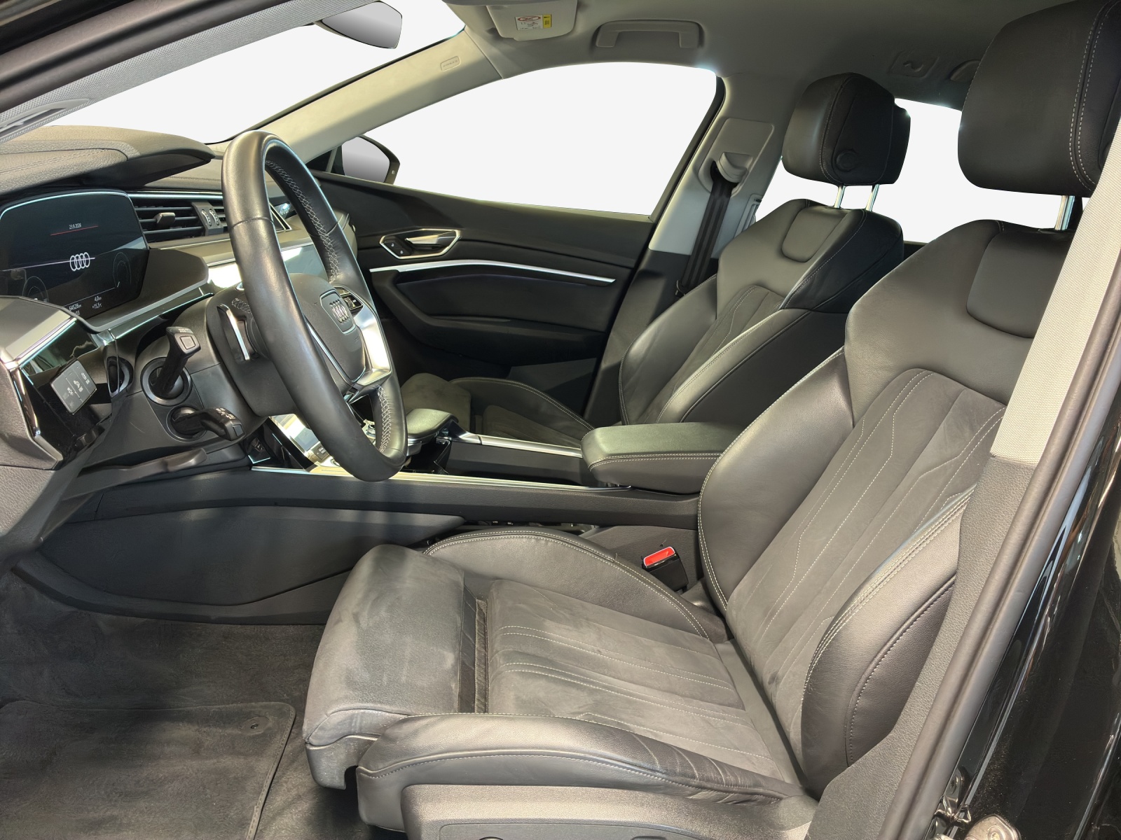 AUDI Q8 55 e-tron S line quattro-image-7