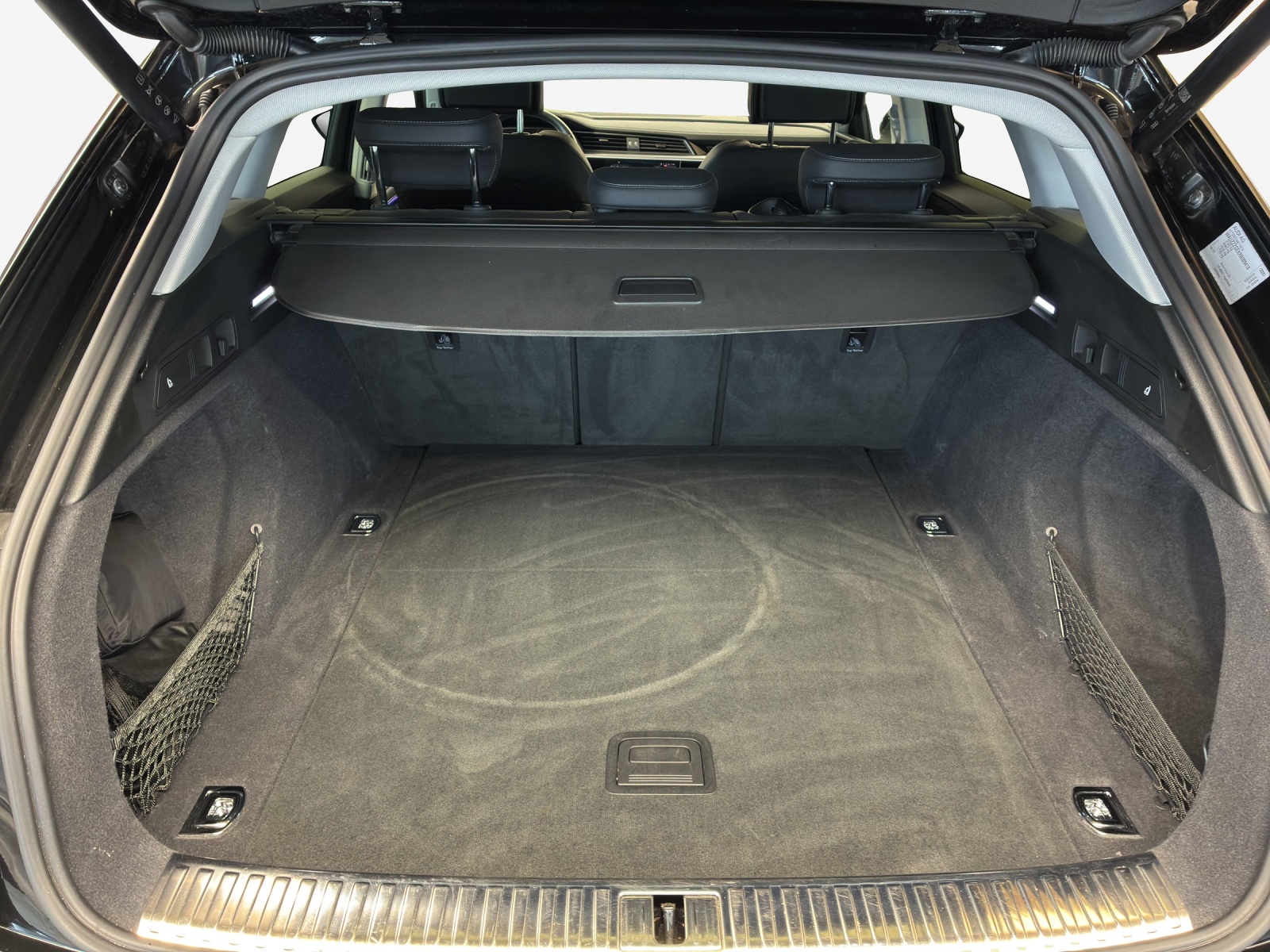 AUDI Q8 55 e-tron S line quattro-image-12