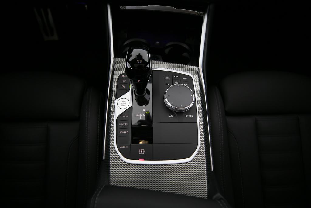 BMW M340i xDrive Touring-image-10