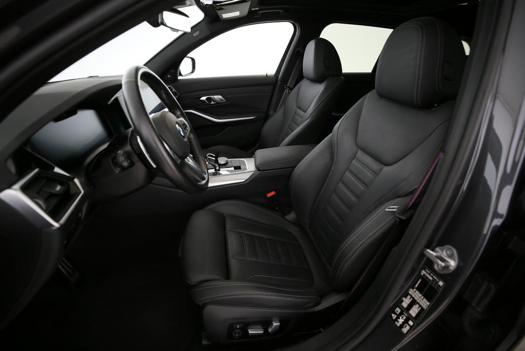 BMW M340i xDrive Touring-image-2