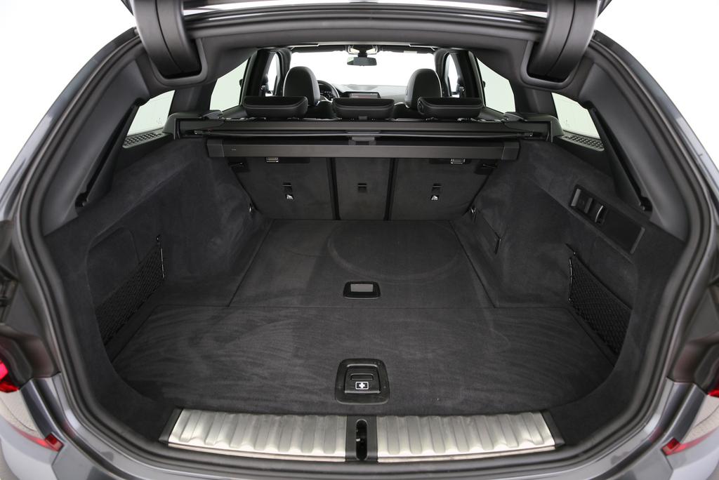 BMW M340i xDrive Touring-image-15