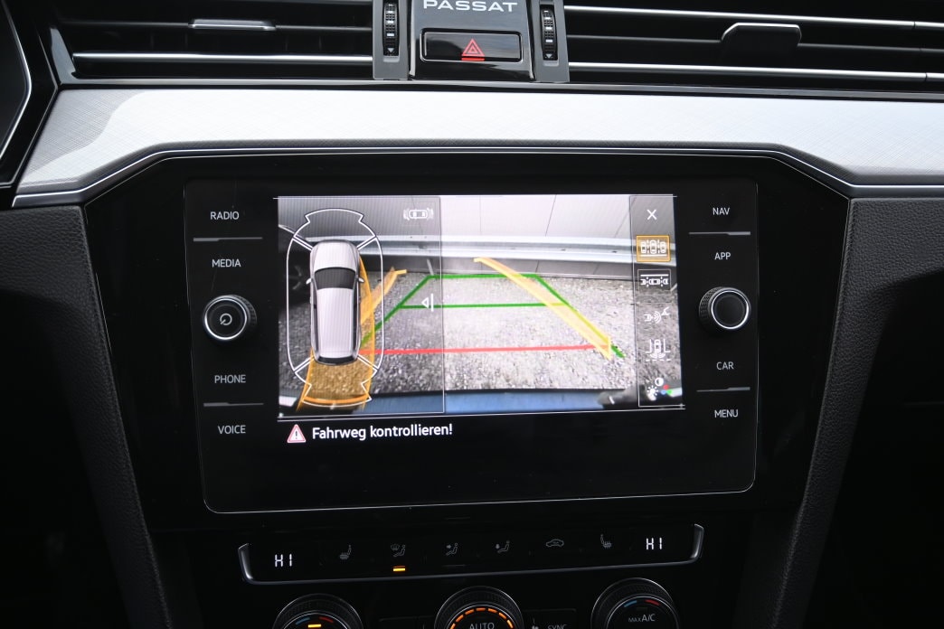 VW Passat 2.0 TDI BMT Elegance DSG-image-12