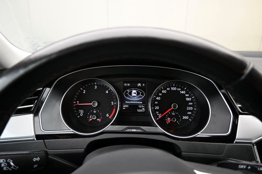 VW Passat 2.0 TDI BMT Elegance DSG-image-10