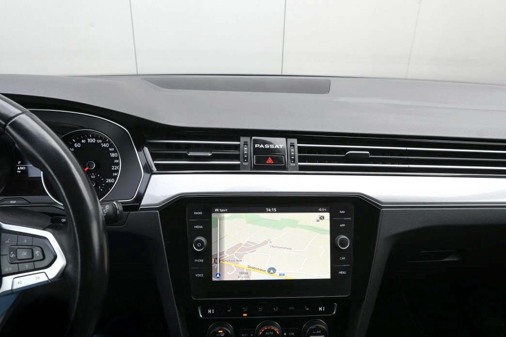 VW Passat 2.0 TDI BMT Elegance DSG-image-11