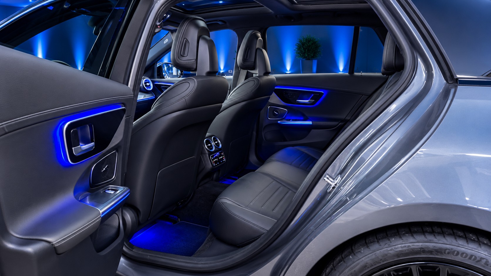MERCEDES-BENZ C 220 d T 4Matic AMG Line-image-9