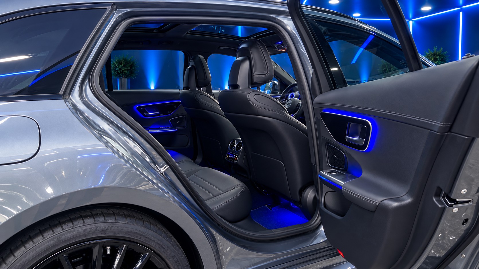 MERCEDES-BENZ C 220 d T 4Matic AMG Line-image-10