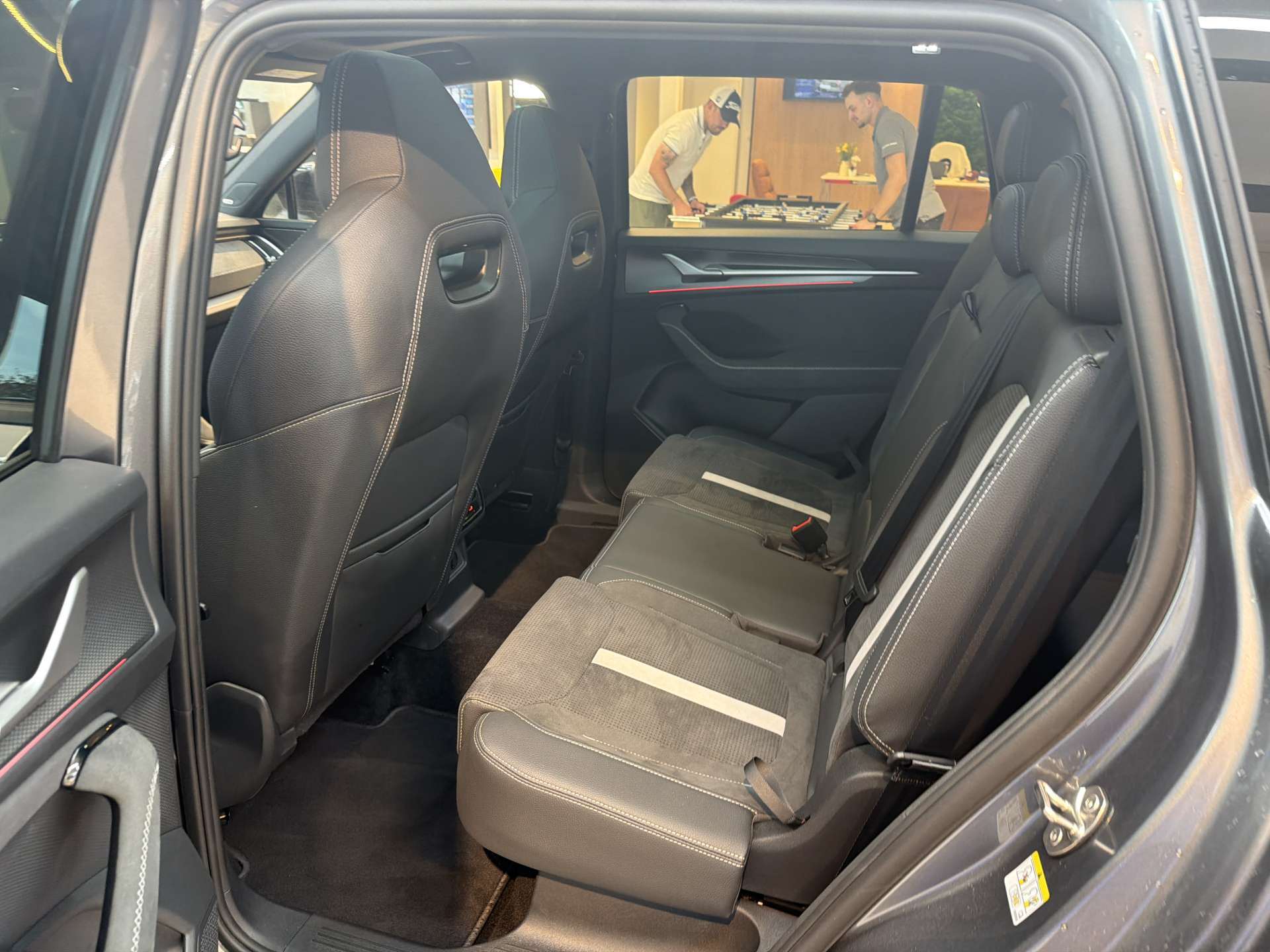 SKODA Kodiaq 2.0 TDI Sportline 7-Plätzer DSG-Automat-image-6