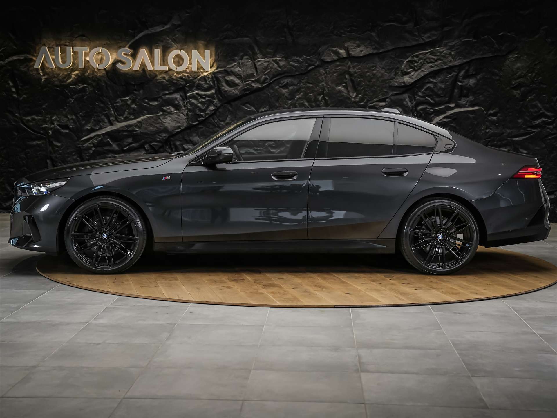 BMW 520i 48V M Sport Steptronic *ICONIC GLOW*Werksgarantie*21" Felgen*Sitzlüftung*-image-2