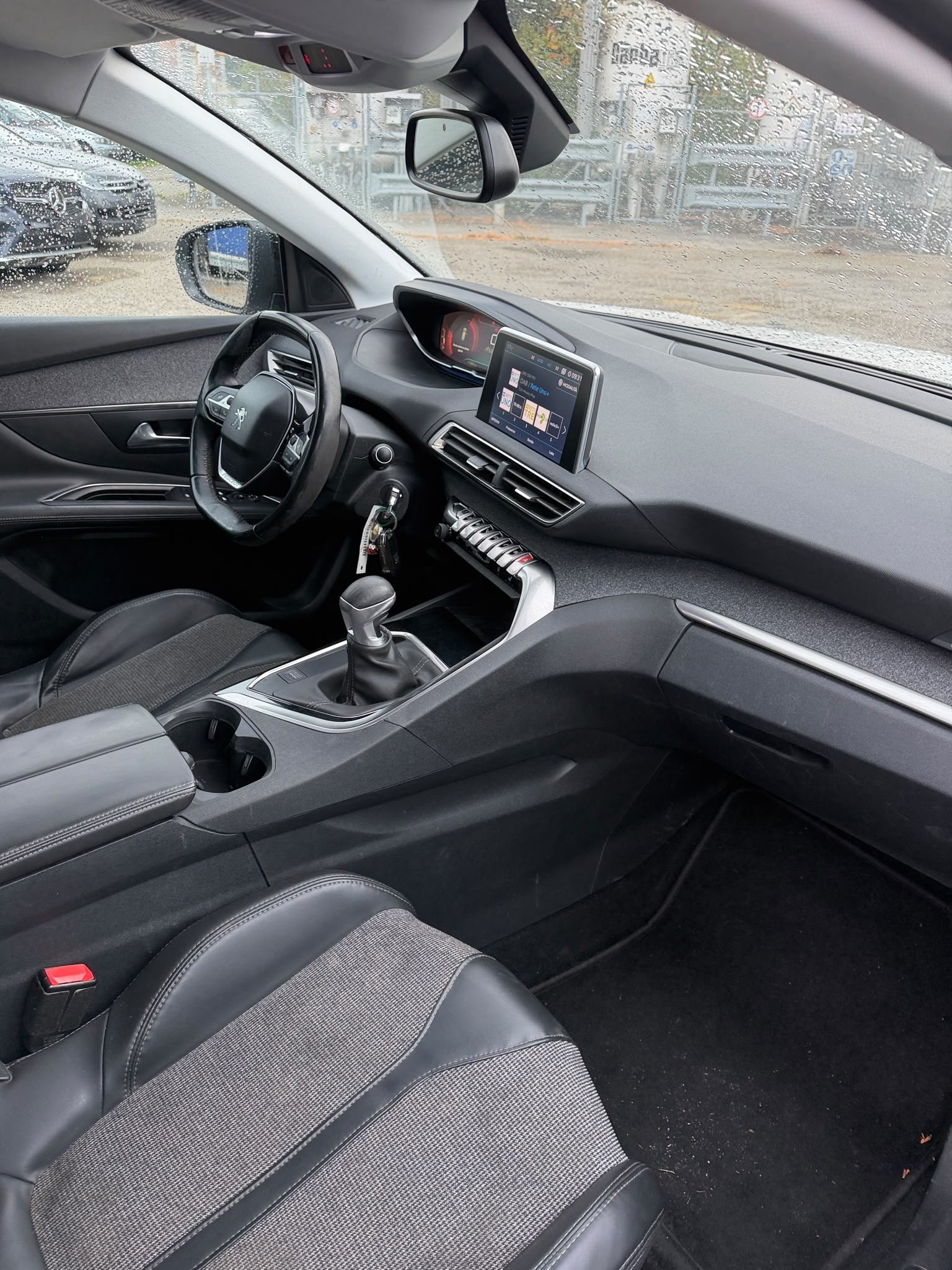 PEUGEOT 3008 1.2 PureTech Active-image-8