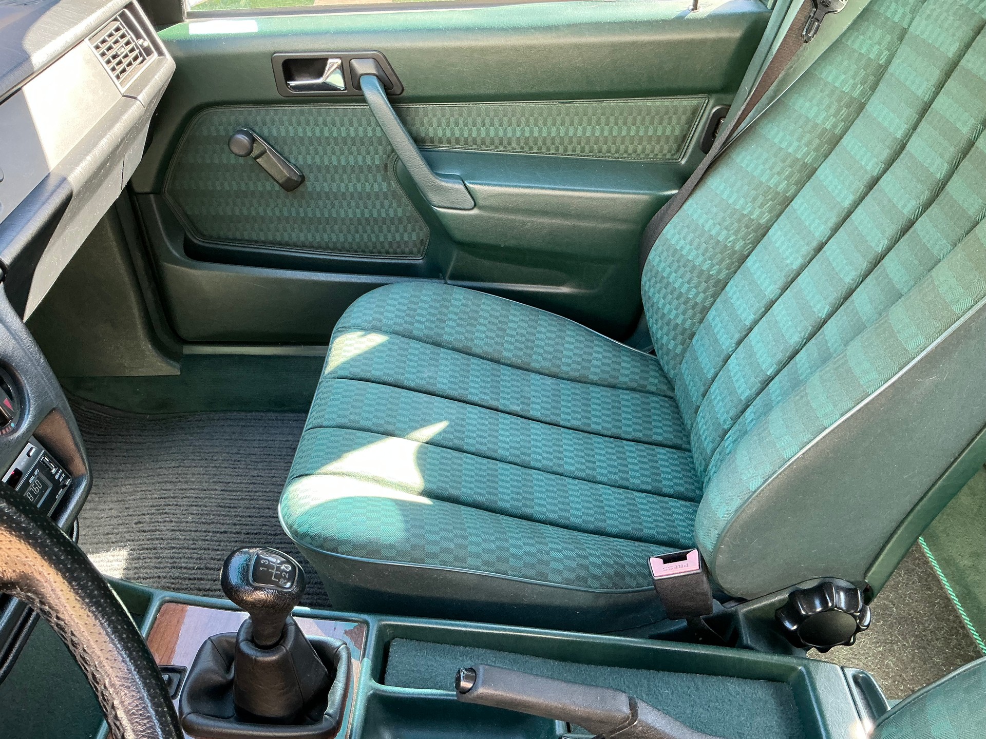 MERCEDES-BENZ 190 D 2.5-image-7