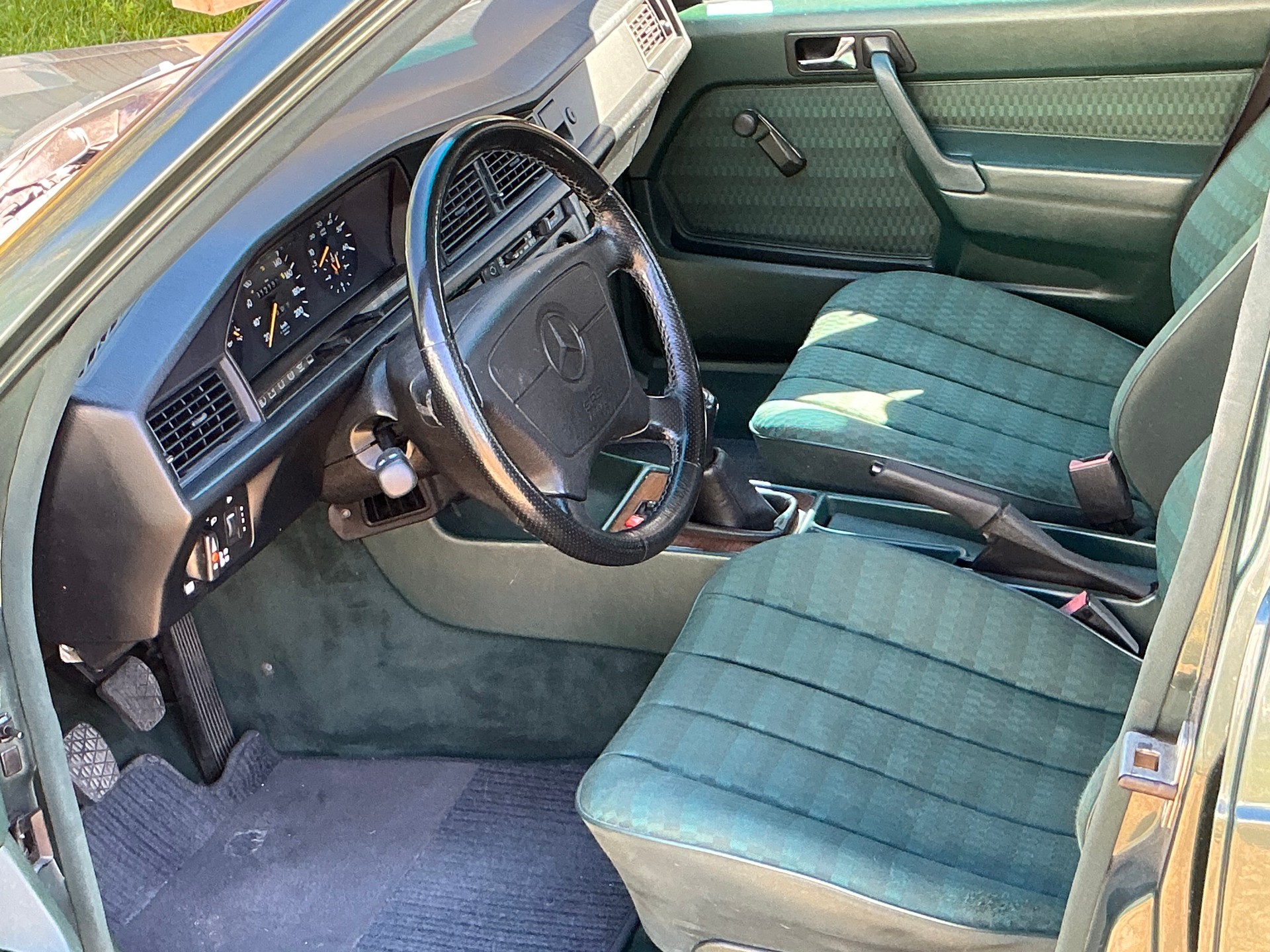 MERCEDES-BENZ 190 D 2.5-image-3