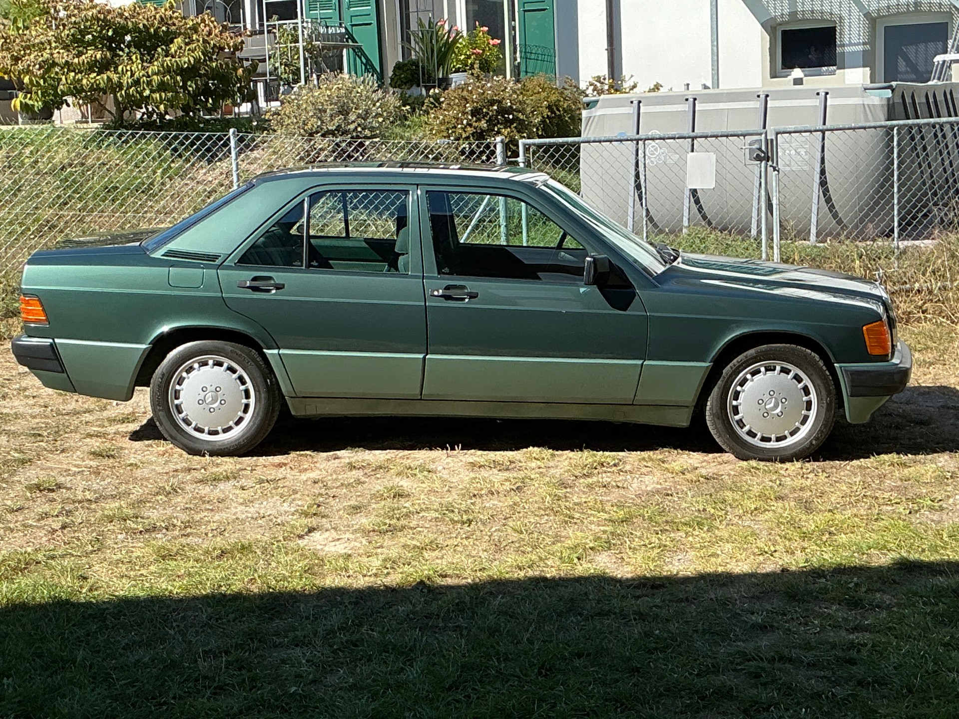 MERCEDES-BENZ 190 D 2.5-image-12