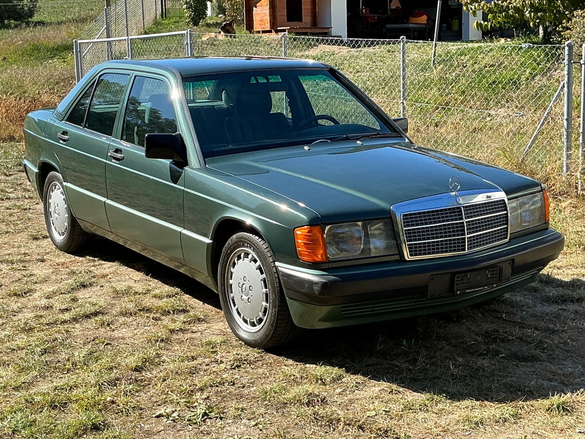 MERCEDES-BENZ 190 D 2.5-image-1