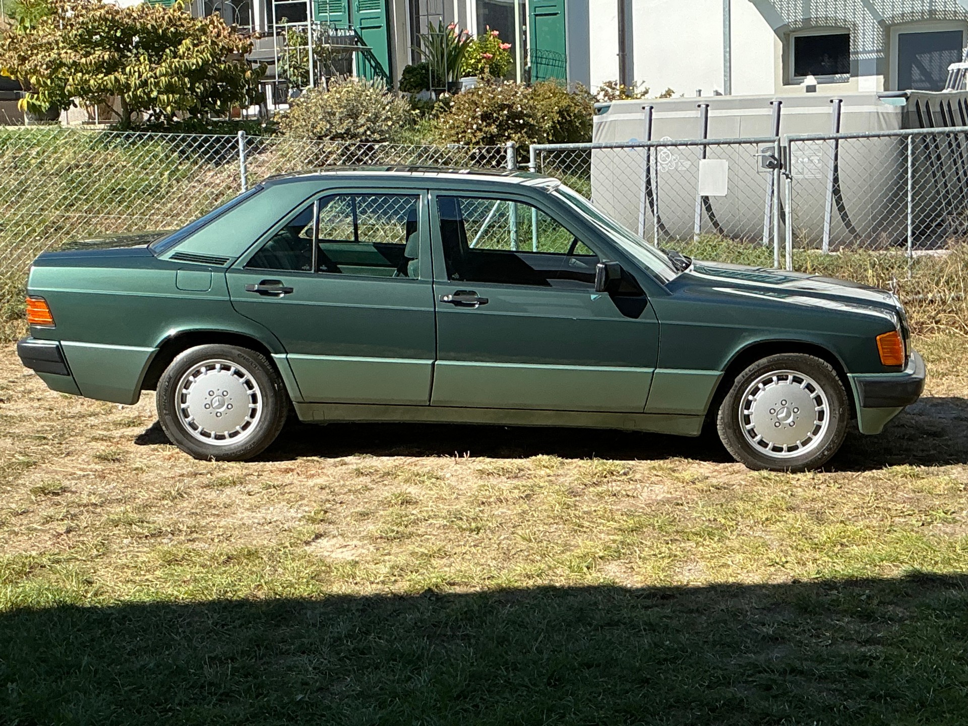 MERCEDES-BENZ 190 D 2.5-image-18