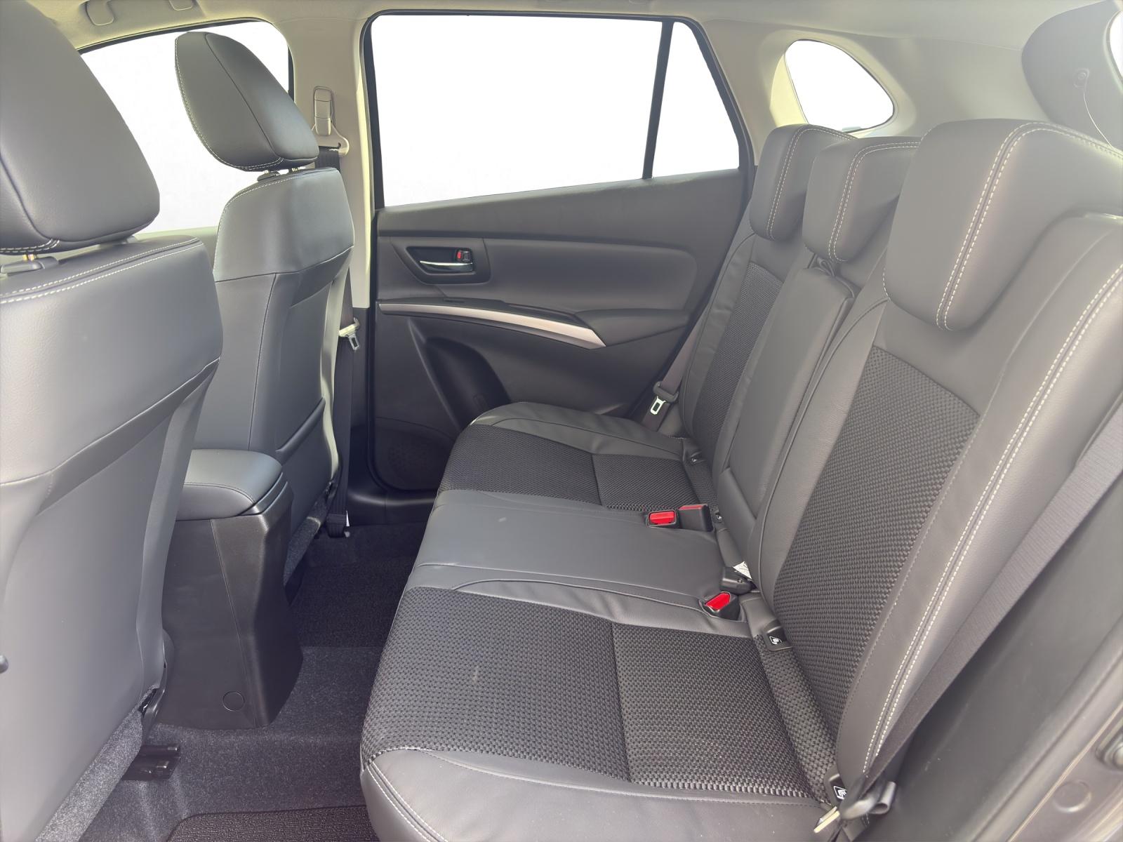 SUZUKI S-Cross 1.4 T Sakura Top Hybrid 4x4-image-13