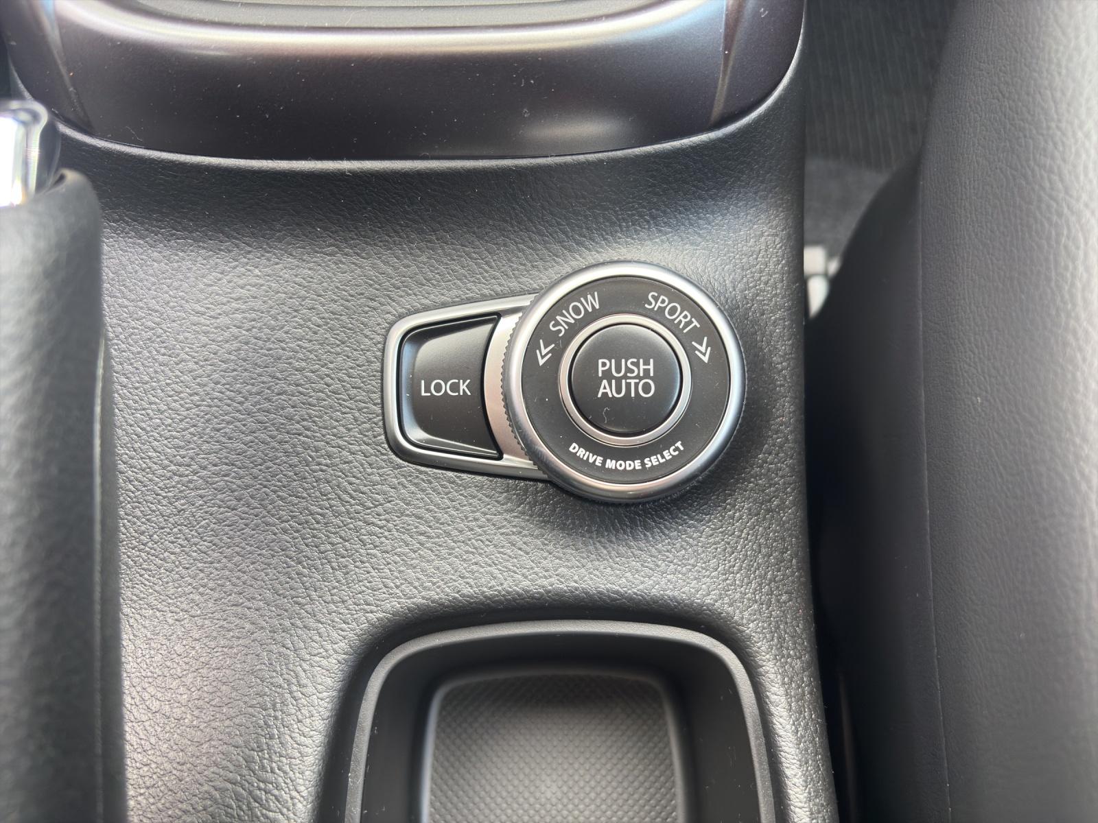 SUZUKI S-Cross 1.4 T Sakura Top Hybrid 4x4-image-14
