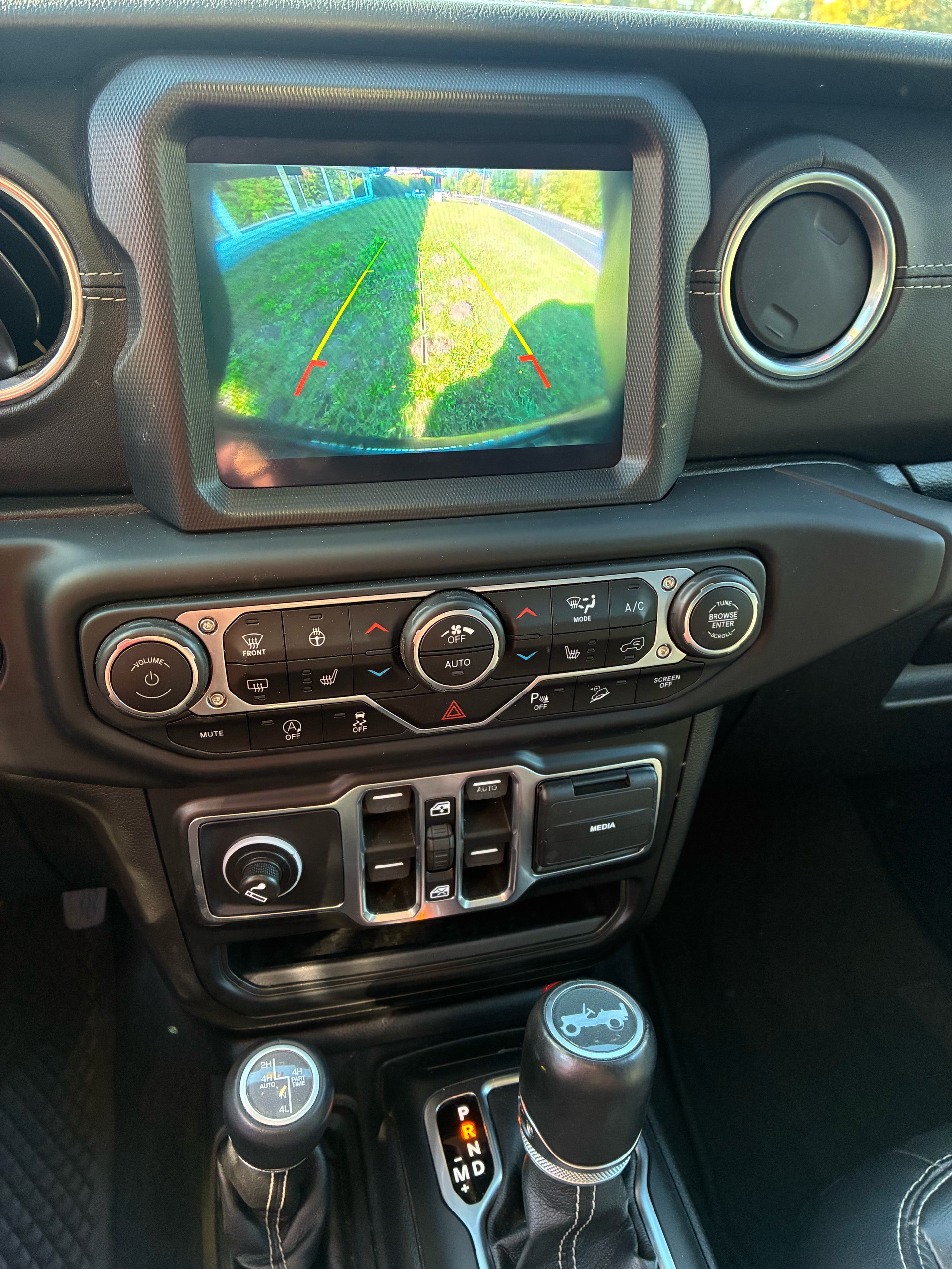 JEEP Wrangler 2.0 Unlimited Sahara Automatic-image-12