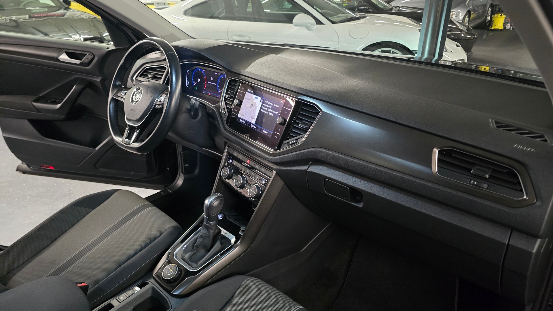 VW T-Roc 1.5 TSI EVO Sport DSG 4Motion-image-15