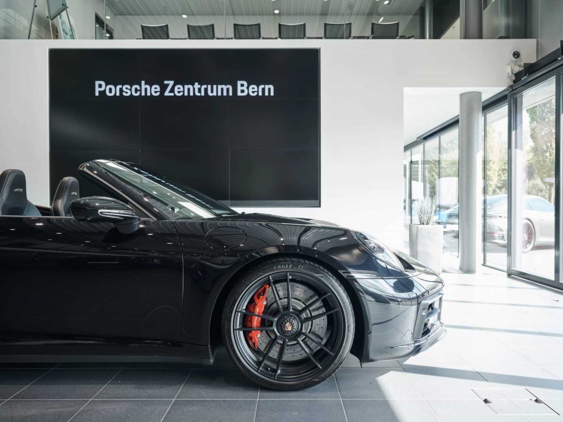 PORSCHE 911 Carrera 4 GTS Cabriolet-image-18