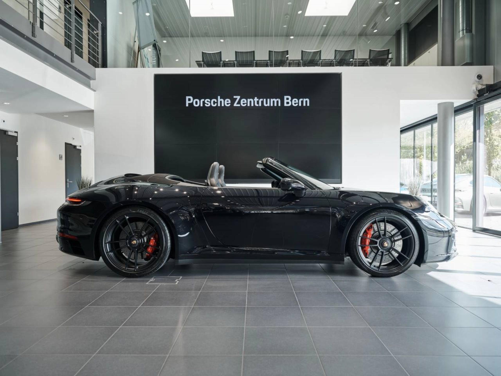 PORSCHE 911 Carrera 4 GTS Cabriolet-showroom-element-1