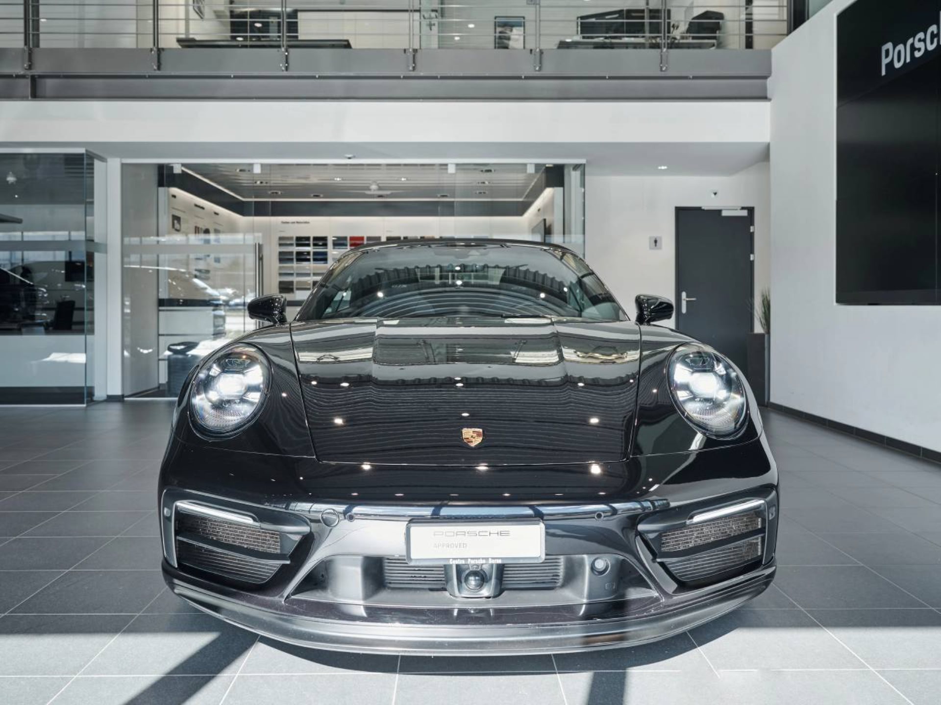 PORSCHE 911 Carrera 4 GTS Cabriolet-image-16