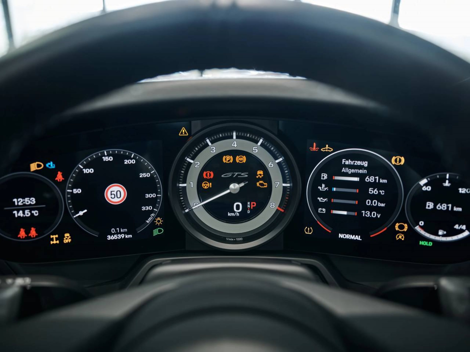 PORSCHE 911 Carrera 4 GTS Cabriolet-image-22