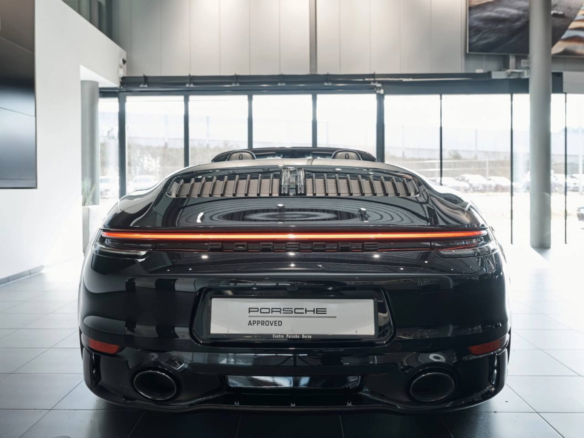 PORSCHE 911 Carrera 4 GTS Cabriolet-image-5