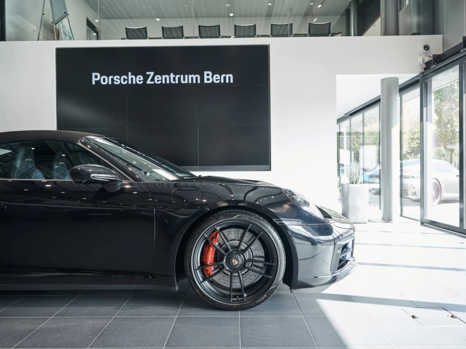 PORSCHE 911 Carrera 4 GTS Cabriolet-image-20