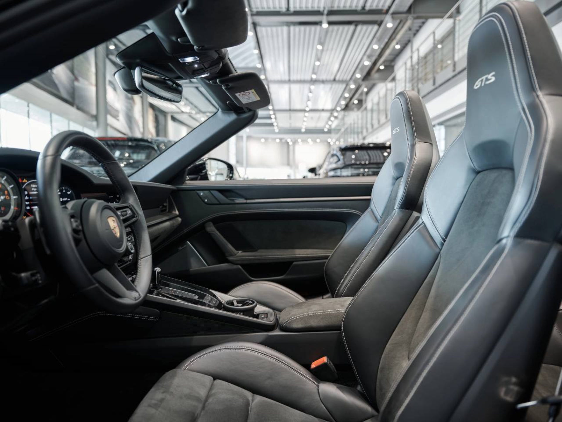 PORSCHE 911 Carrera 4 GTS Cabriolet-showroom-element-3
