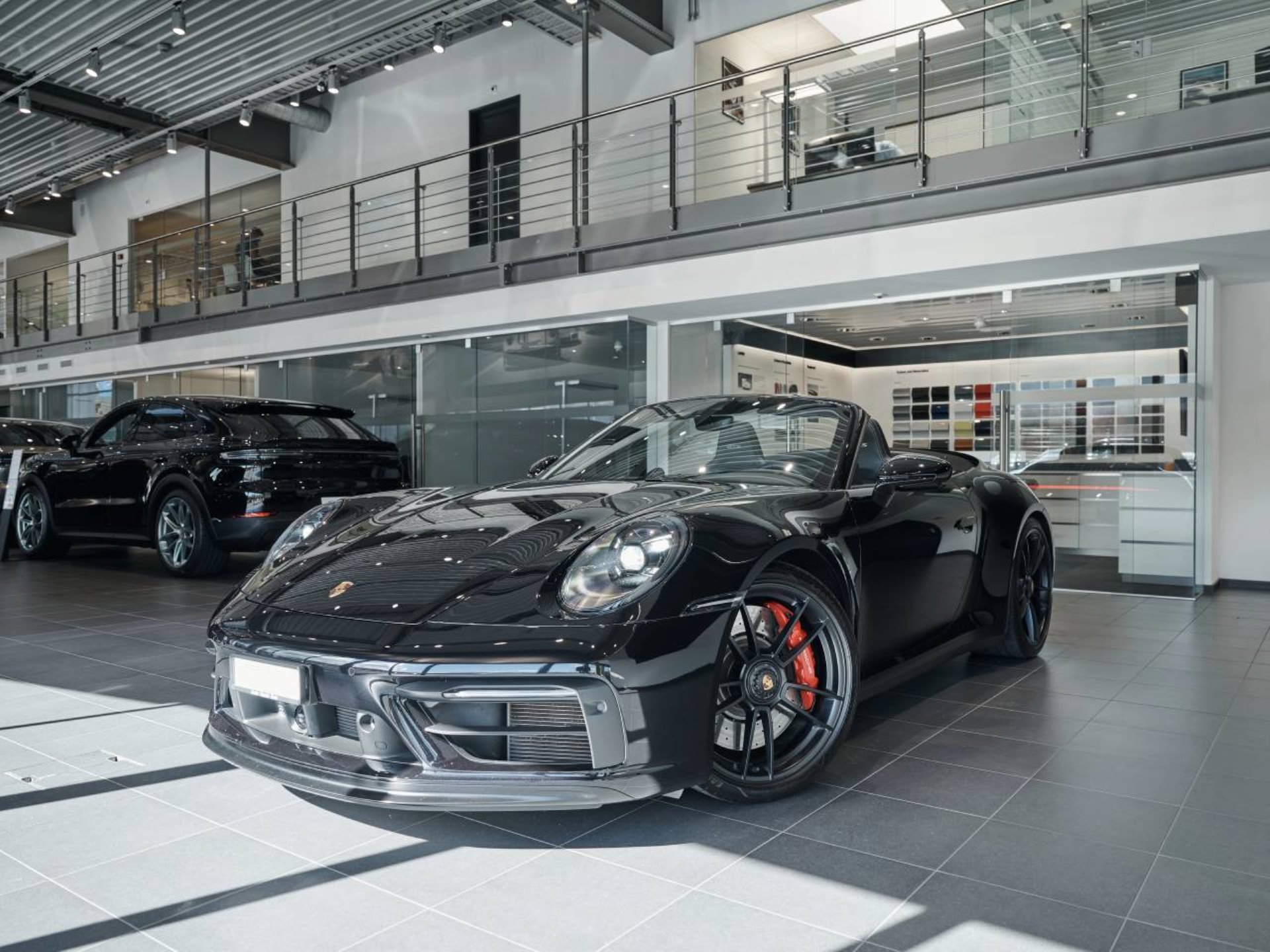 PORSCHE 911 Carrera 4 GTS Cabriolet-image-7