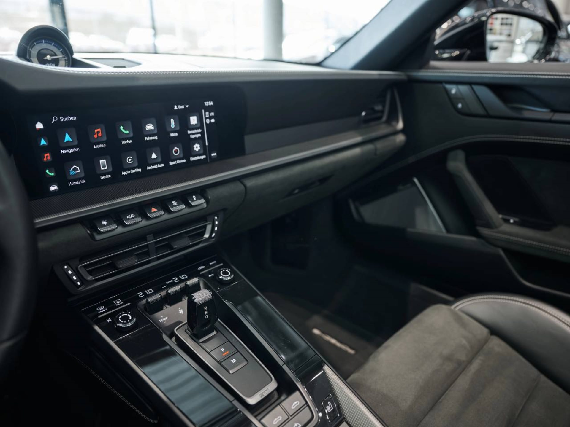 PORSCHE 911 Carrera 4 GTS Cabriolet-image-23
