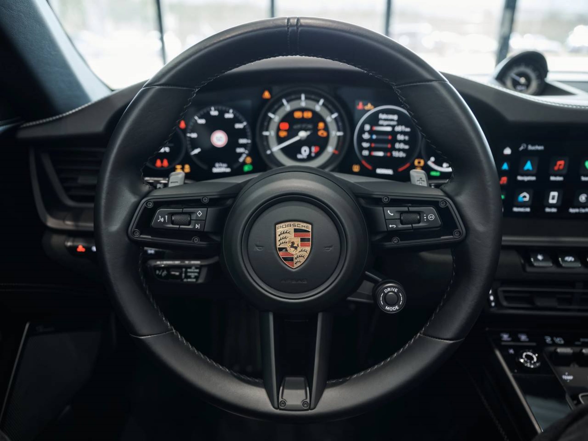 PORSCHE 911 Carrera 4 GTS Cabriolet-image-21