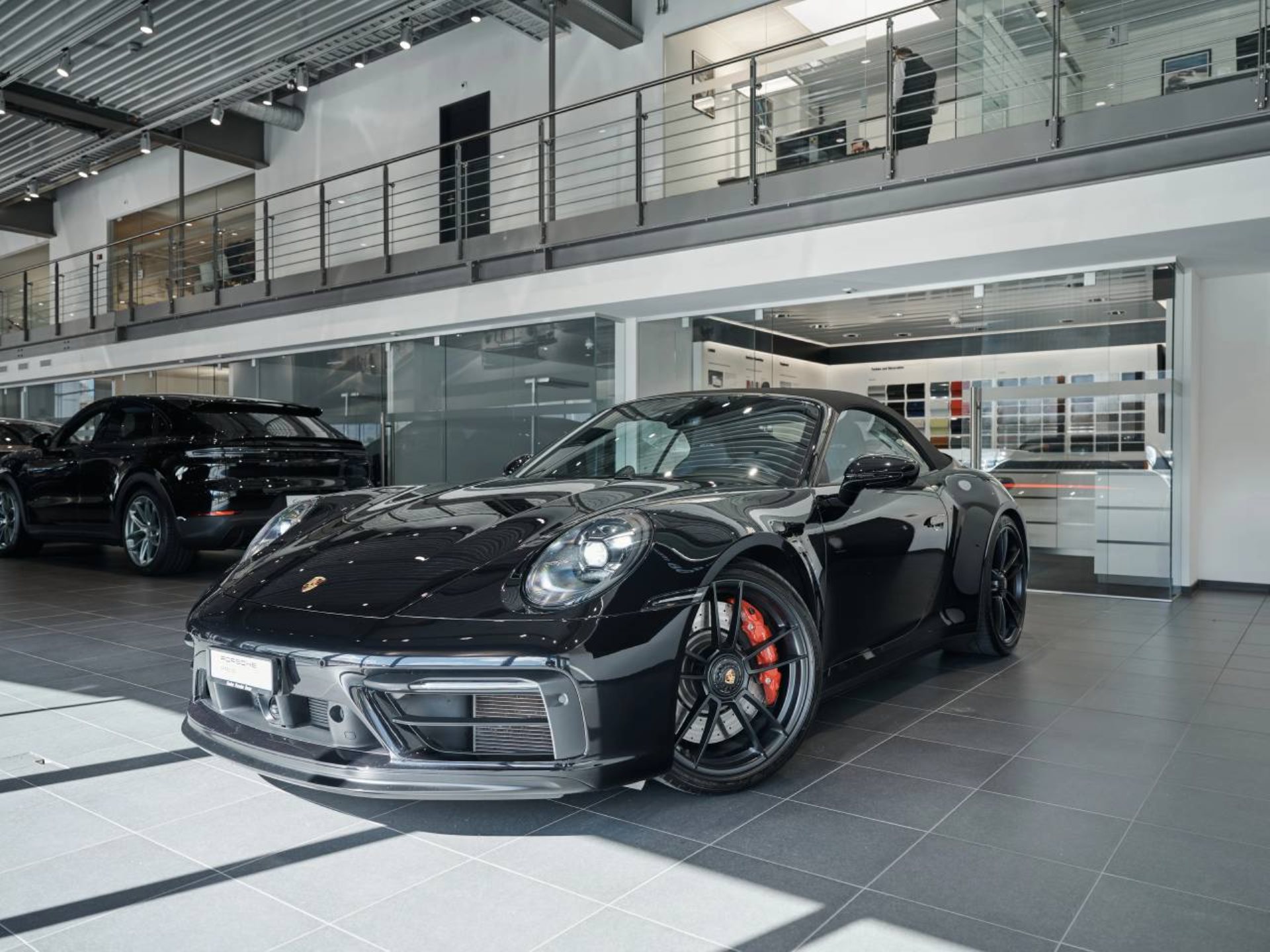 PORSCHE 911 Carrera 4 GTS Cabriolet-image-15