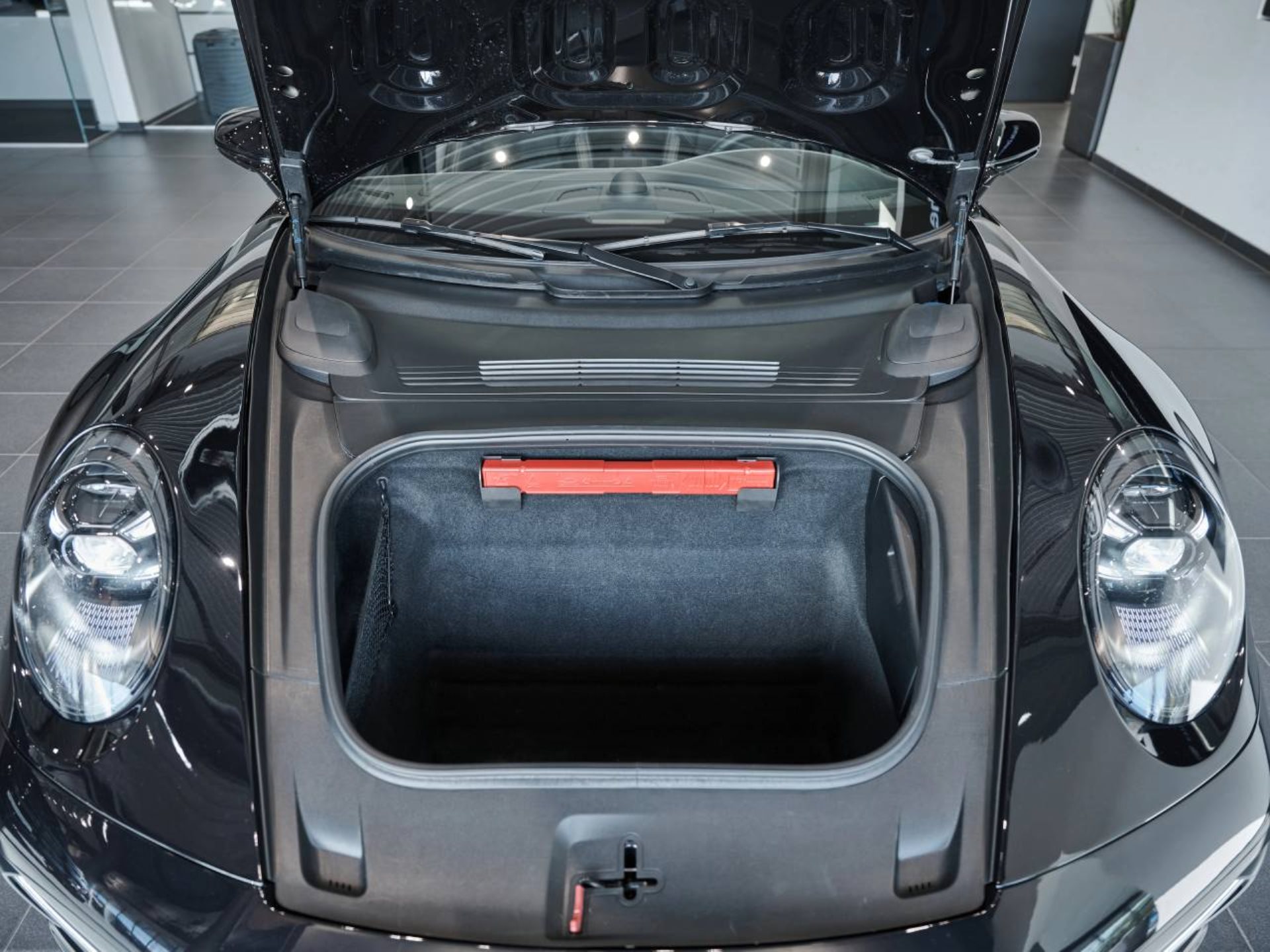 PORSCHE 911 Carrera 4 GTS Cabriolet-image-9