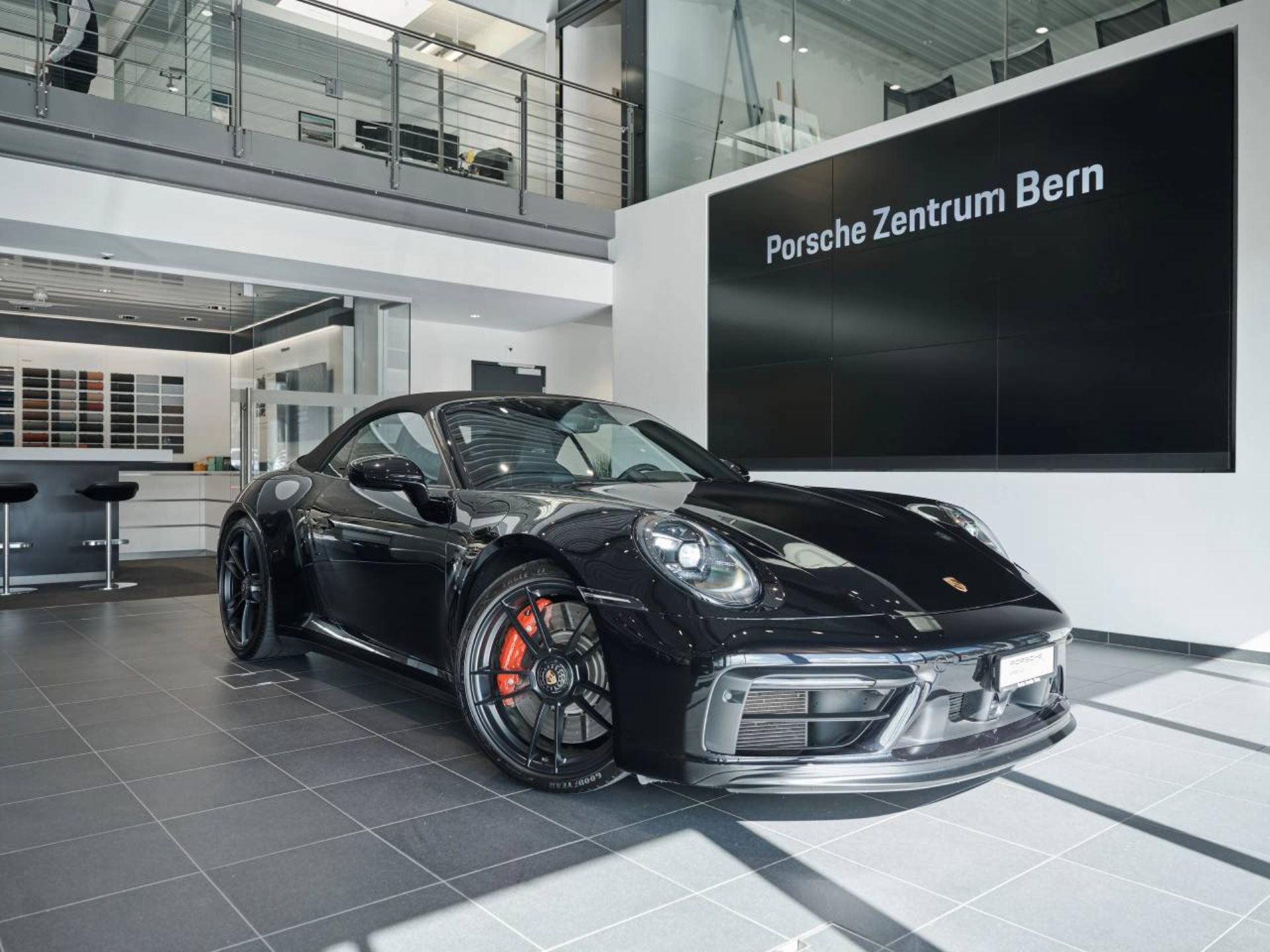 PORSCHE 911 Carrera 4 GTS Cabriolet-image-10