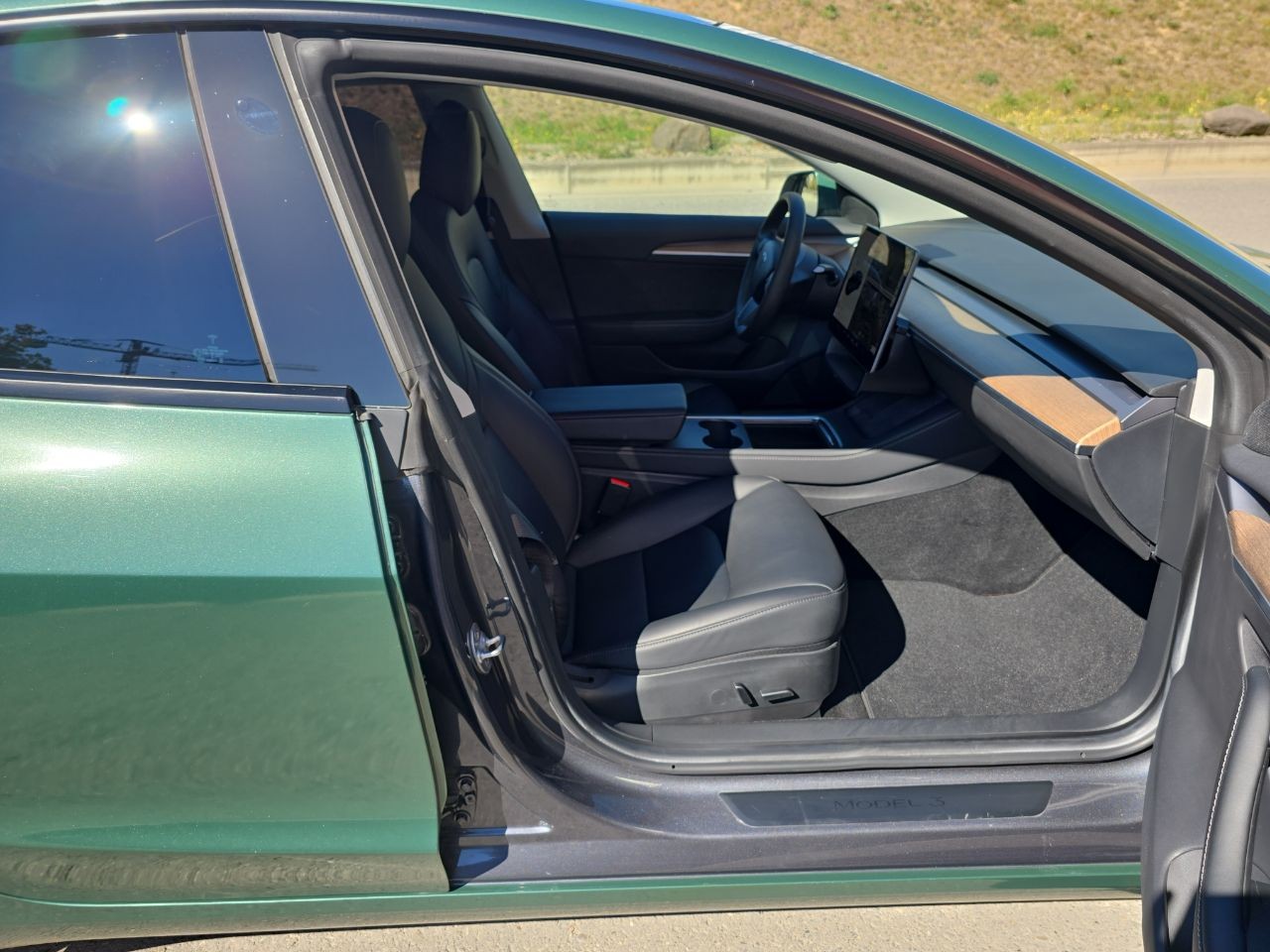 TESLA Dual Motor AWD Longe Range D-image-4