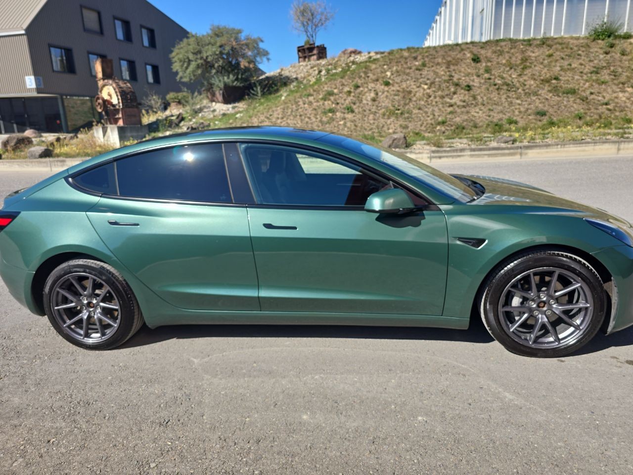 TESLA Dual Motor AWD Longe Range D-image-1